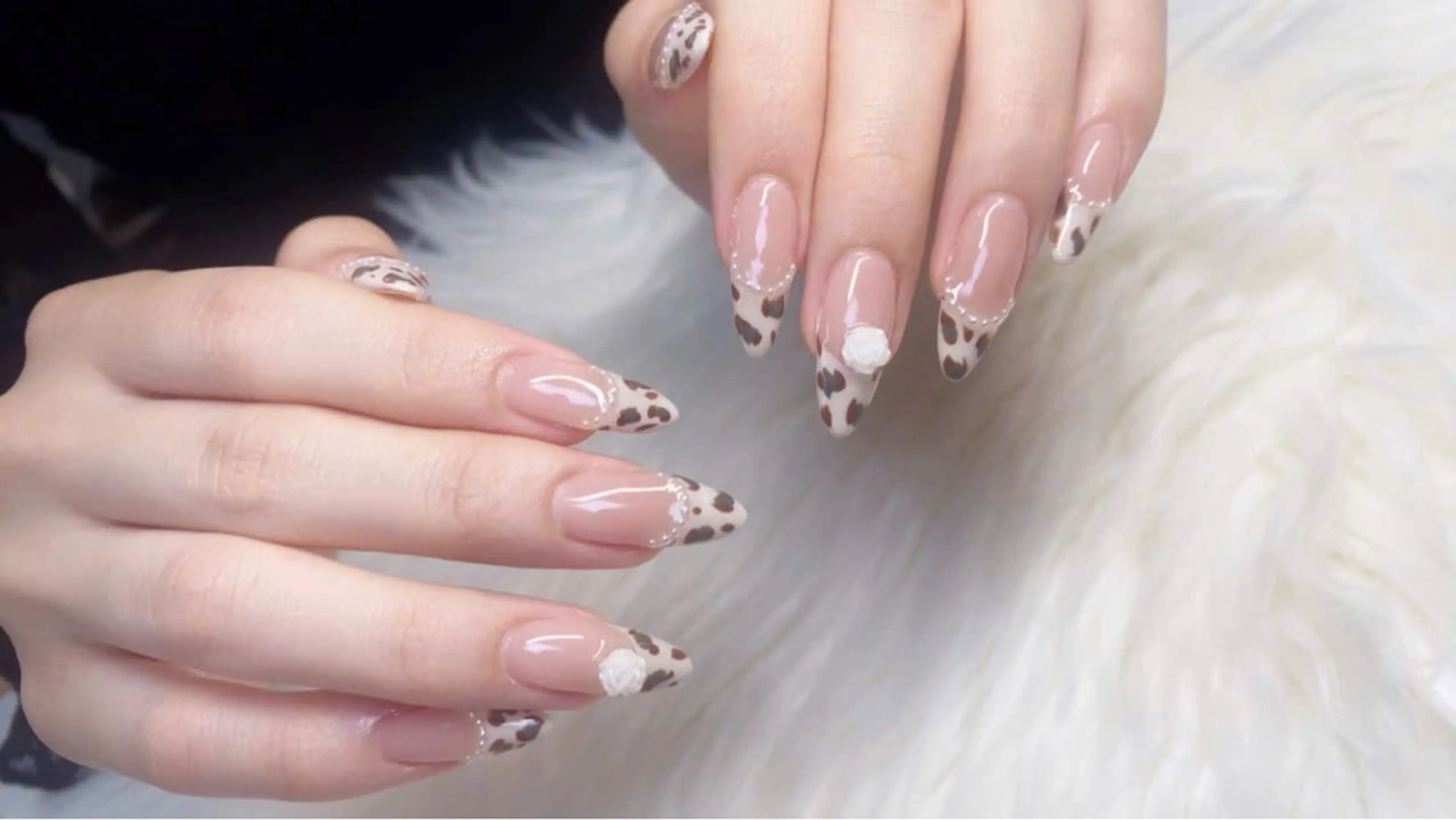 ネイル フレンチネイル グラデーション キラキラネイル 韓国ネイル マグネットネイル ハンドネイル ハンドケア Hara Nail 【パラジェル使用】のネイルデザイン