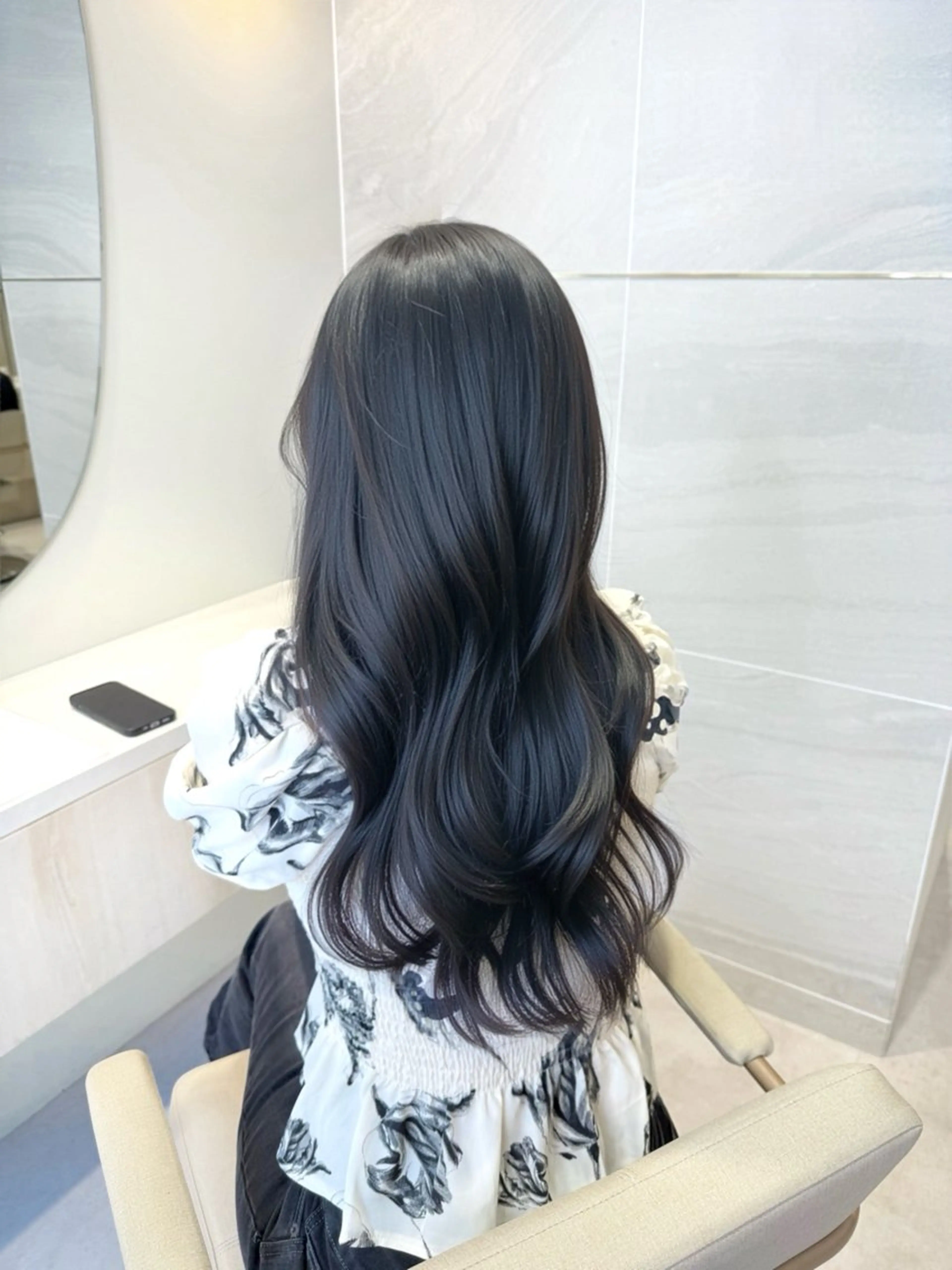ロング カラー 黒髪 ブルーカラー ブルーブラック イルミナカラー カット ヘアカラー トリートメント ブリーチなしダブル カラー🧸🐺陽介のヘアスタイル