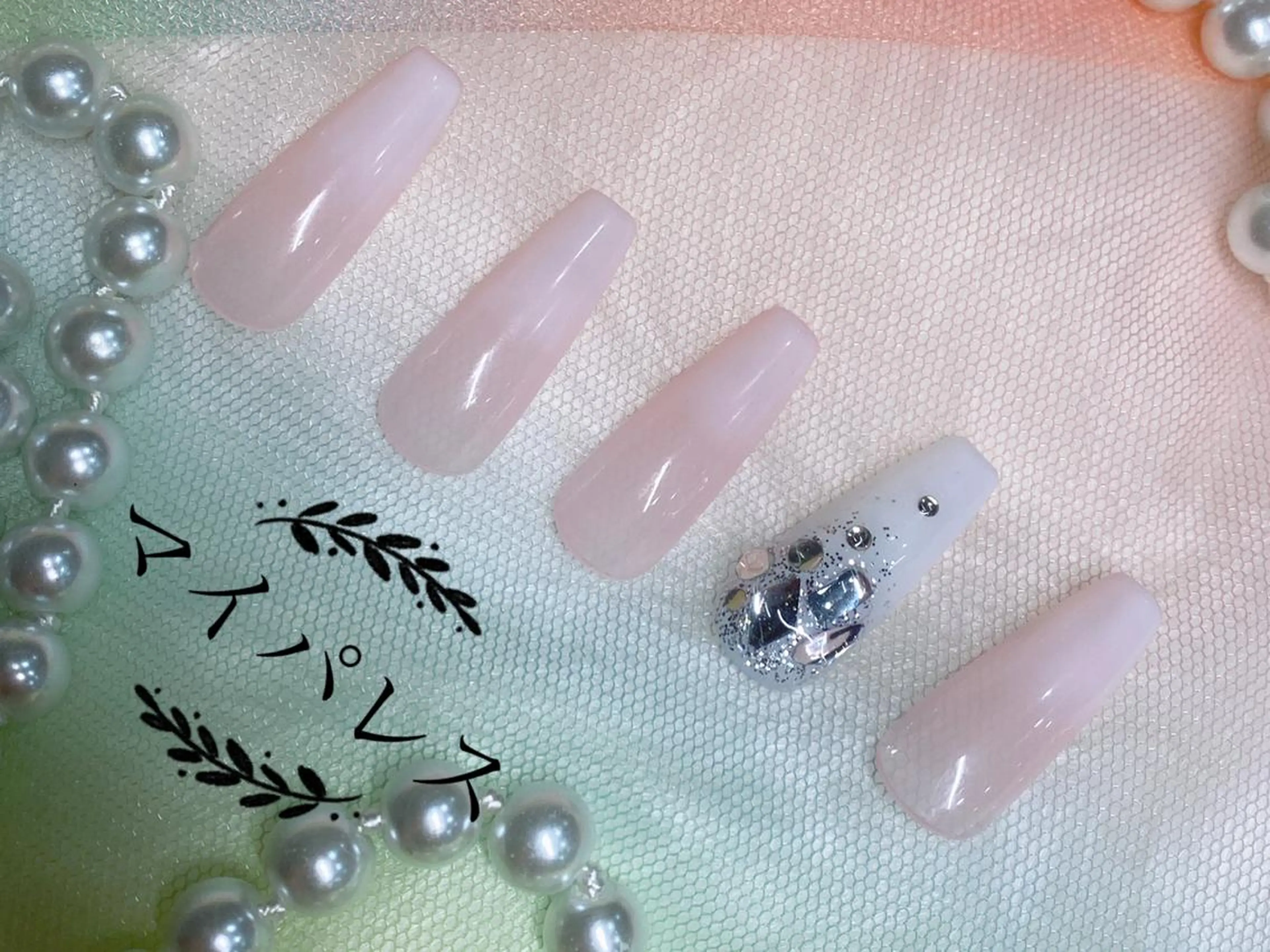 ネイル グラデーション ストーンネイル Yuis Nailスカルプ専門のネイルデザイン