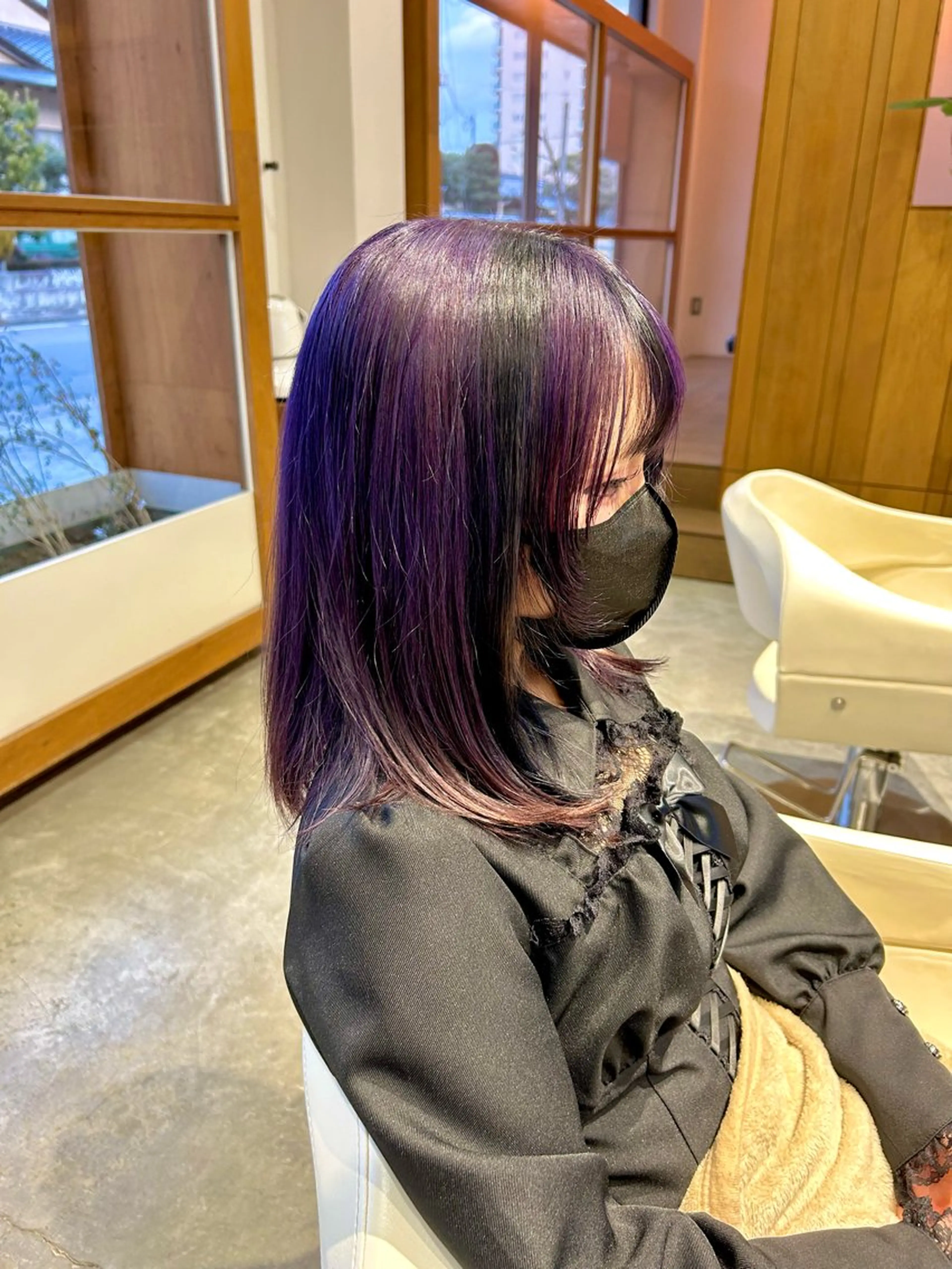 ミディアム カラー メッシュ バイオレットカラー 顔まわりレイヤー レイヤーカット ヘアカラー 佐藤悠生/ メンズカット．パーマのヘアスタイル