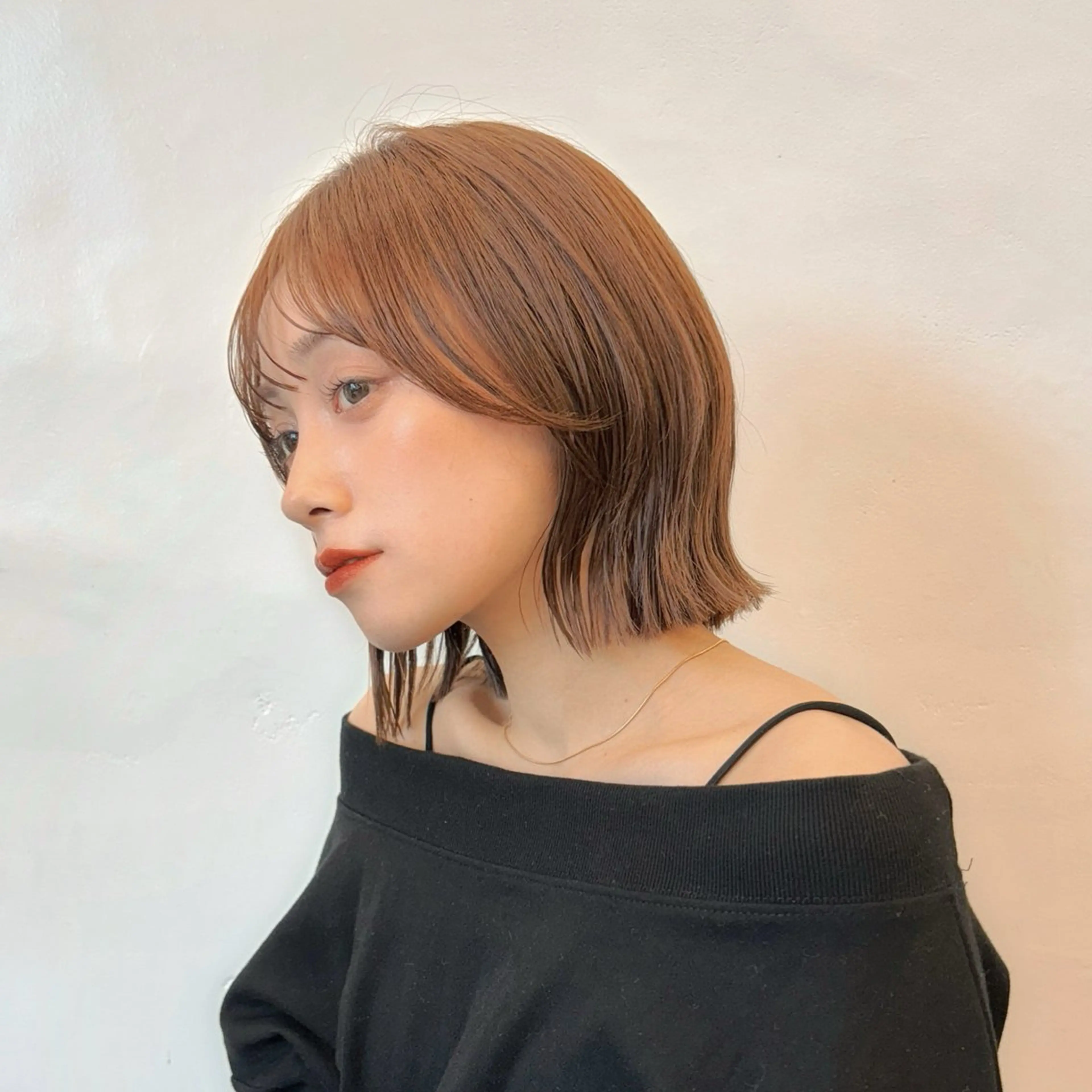 ショート カラー ヘアアレンジ ボブ 顔周りカット 外ハネヘア 🌱ボブ/レイヤー/ ベージュ/あやみ✨のヘアスタイル