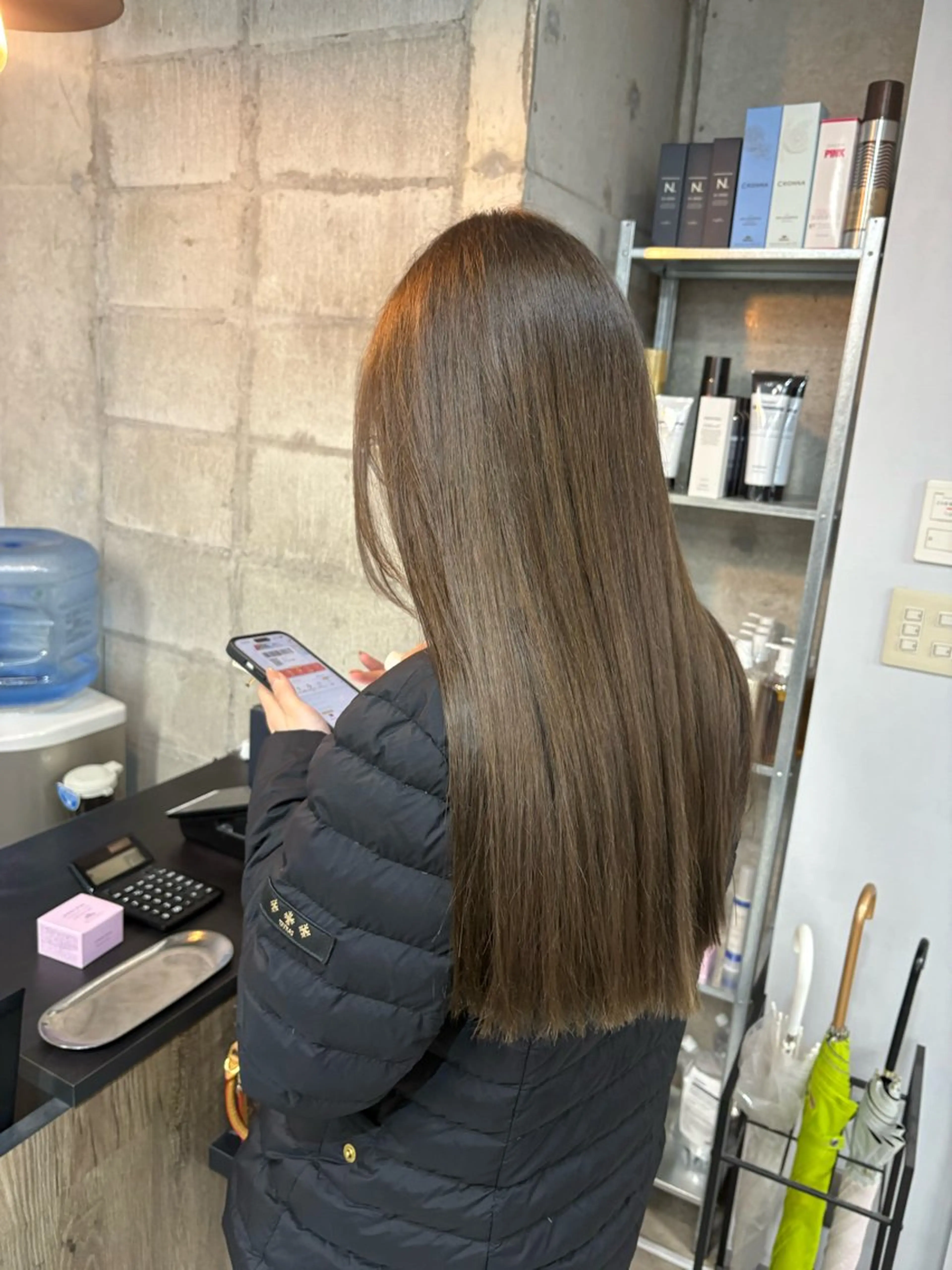 ロング カラー noa 寒色系カラーブリーチのヘアスタイル
