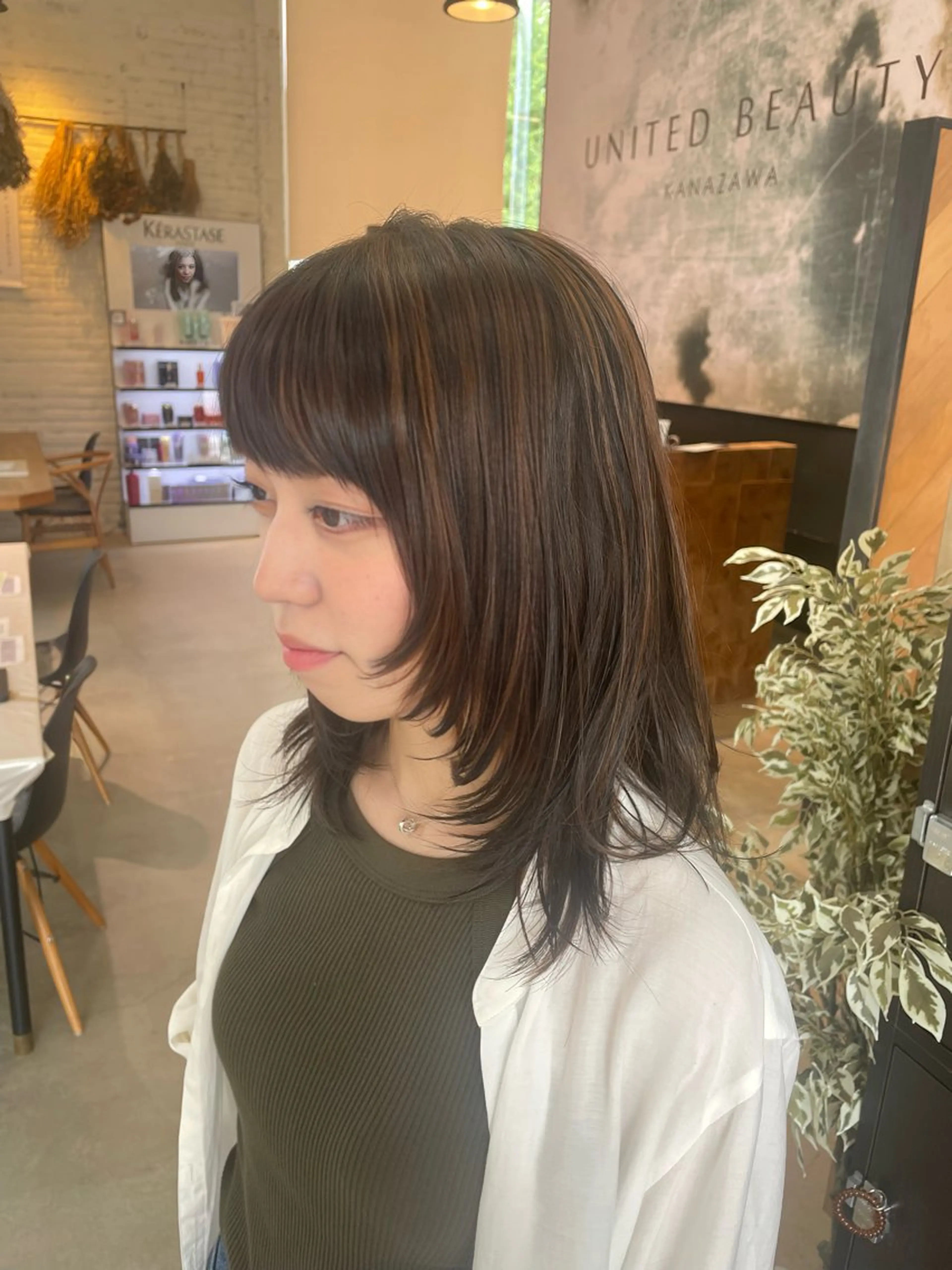 ミディアム ハイライト レイヤーカット ヘアカラー テラダ ユウシンのヘアスタイル