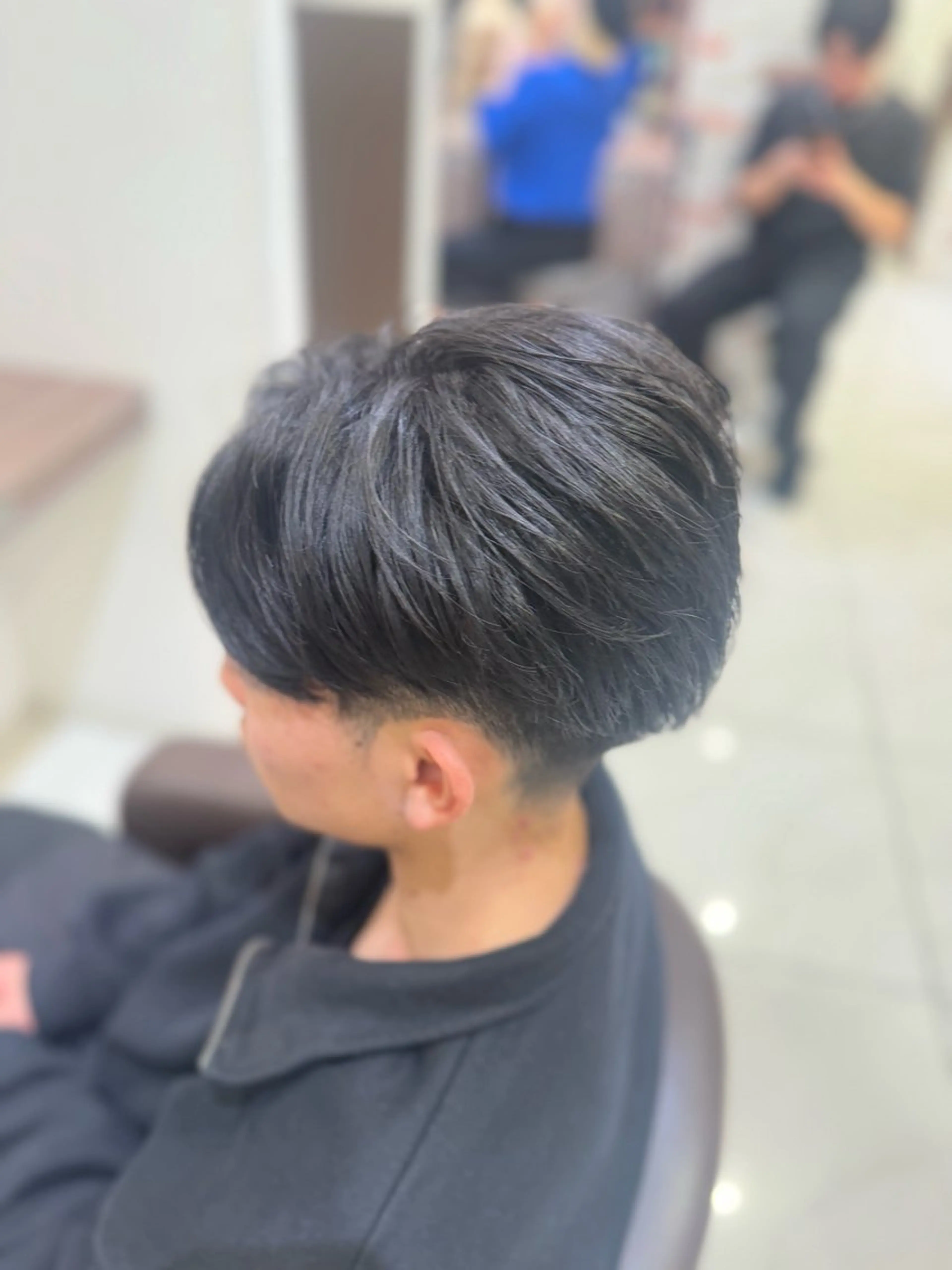 ショート メンズ センターパート 刈り上げ 🕯コバ/レイヤー /透明感カラー🕯のヘアスタイル