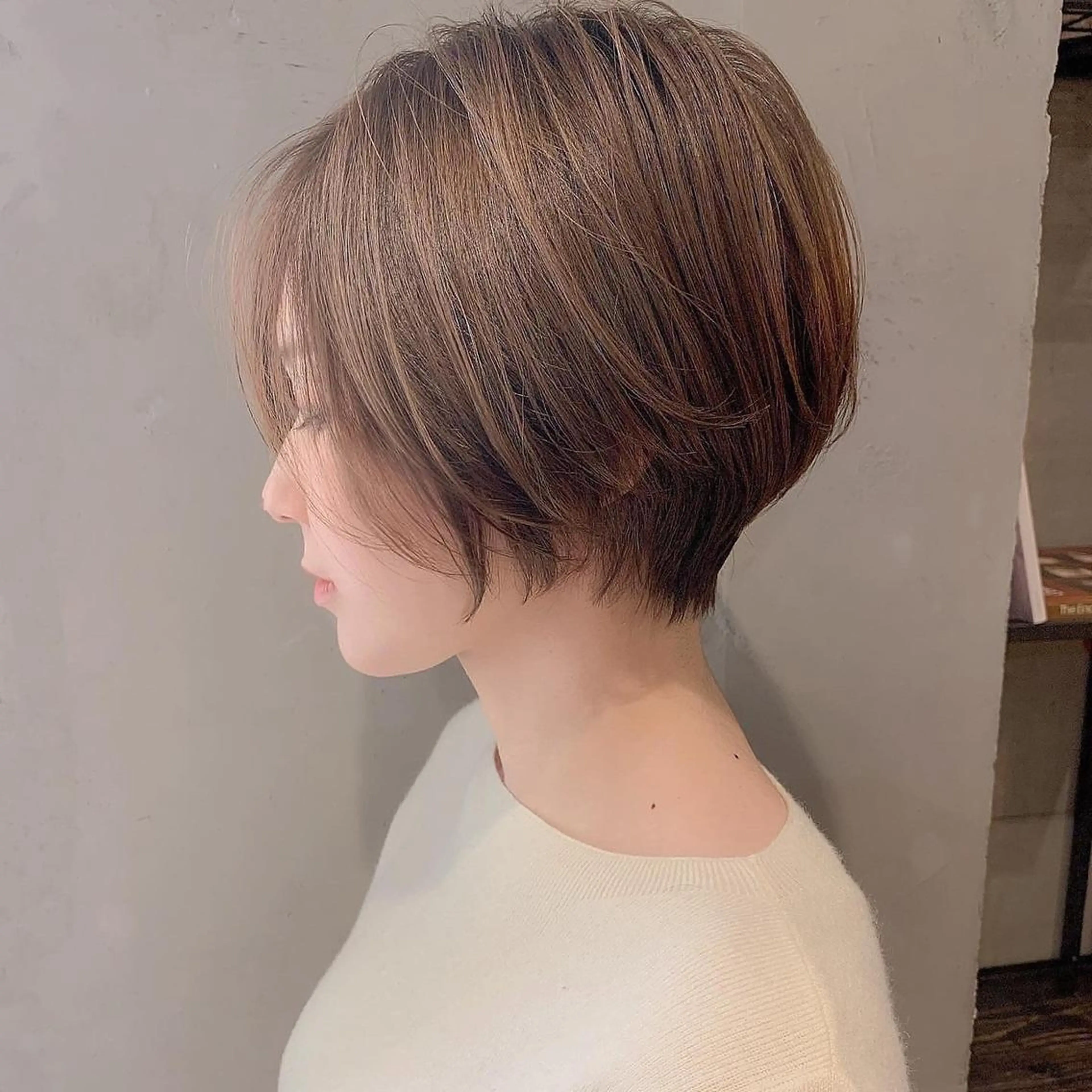 ショート カラー HACCH （ハッチ）所属・丁寧なブリーチ& ・レイヤーショートのヘアスタイル