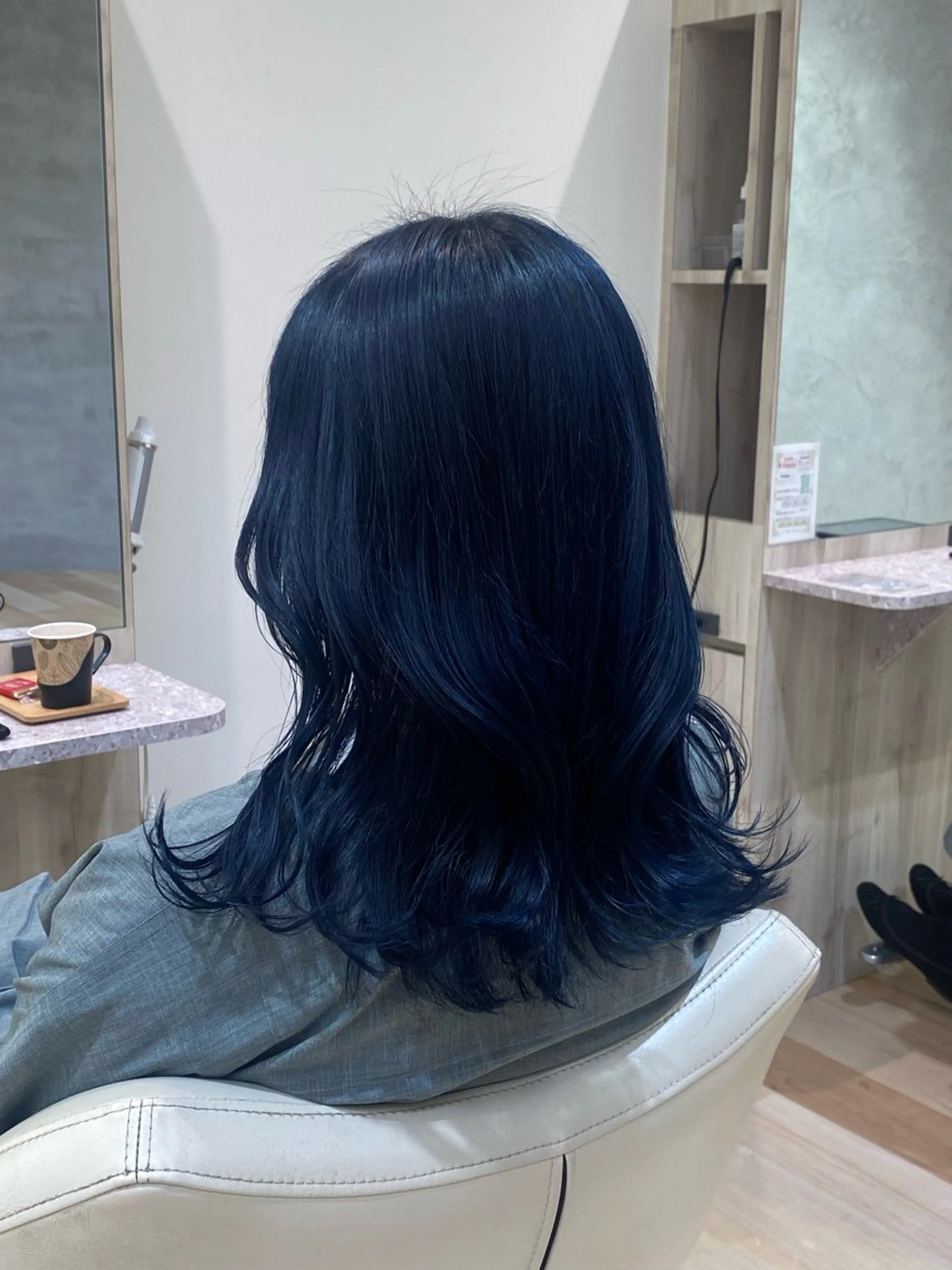 ロング カラー 黒髪 ブリーチ ブルーカラー ブルーブラック カット ヘアカラー トリートメント 松永 わかなのヘアスタイル