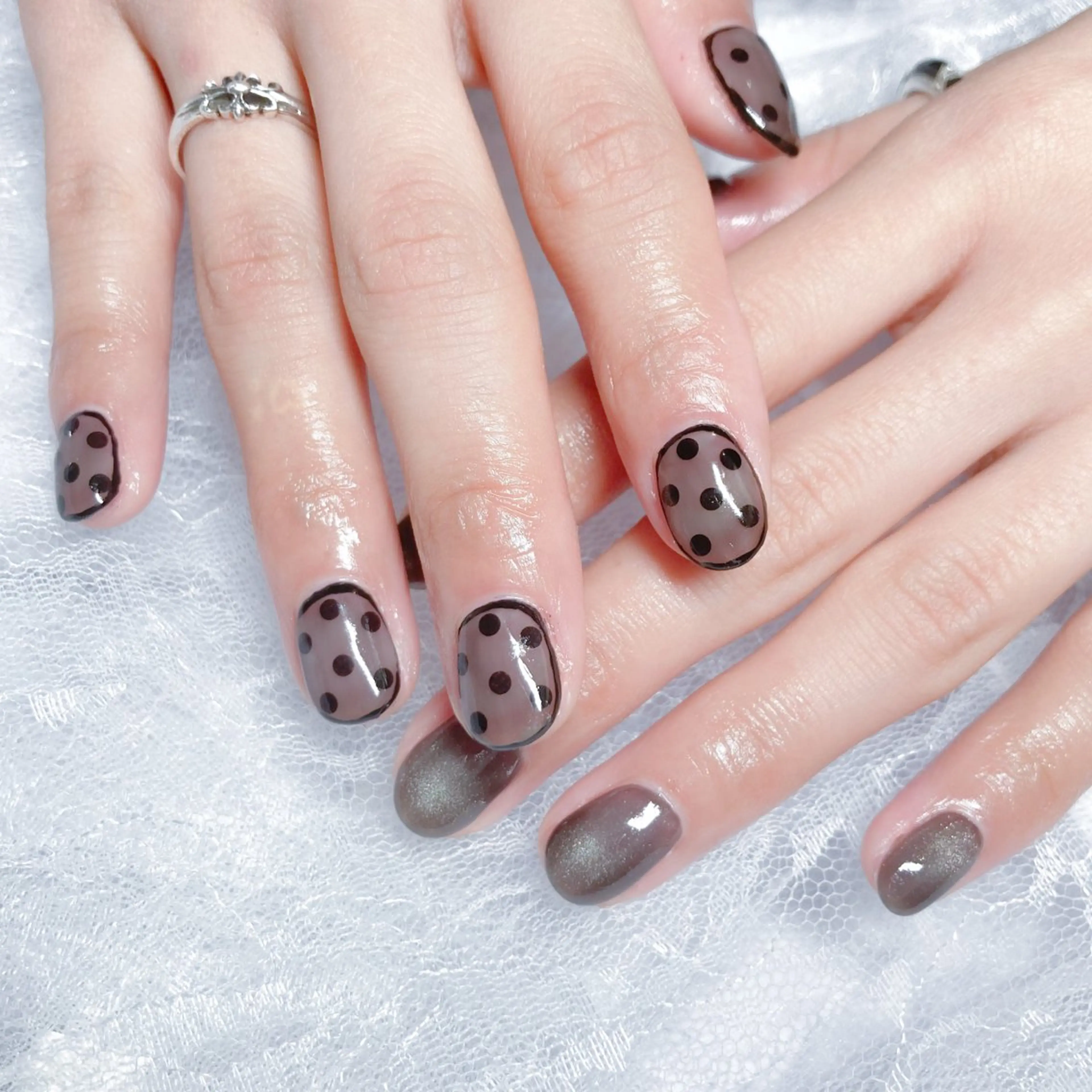 ネイル ドット ホログラムネイル マグネットネイル ワンカラーネイル シンプルネイル ハンドネイル Terrace＋所属・Terrace＋ Nailのネイルデザイン