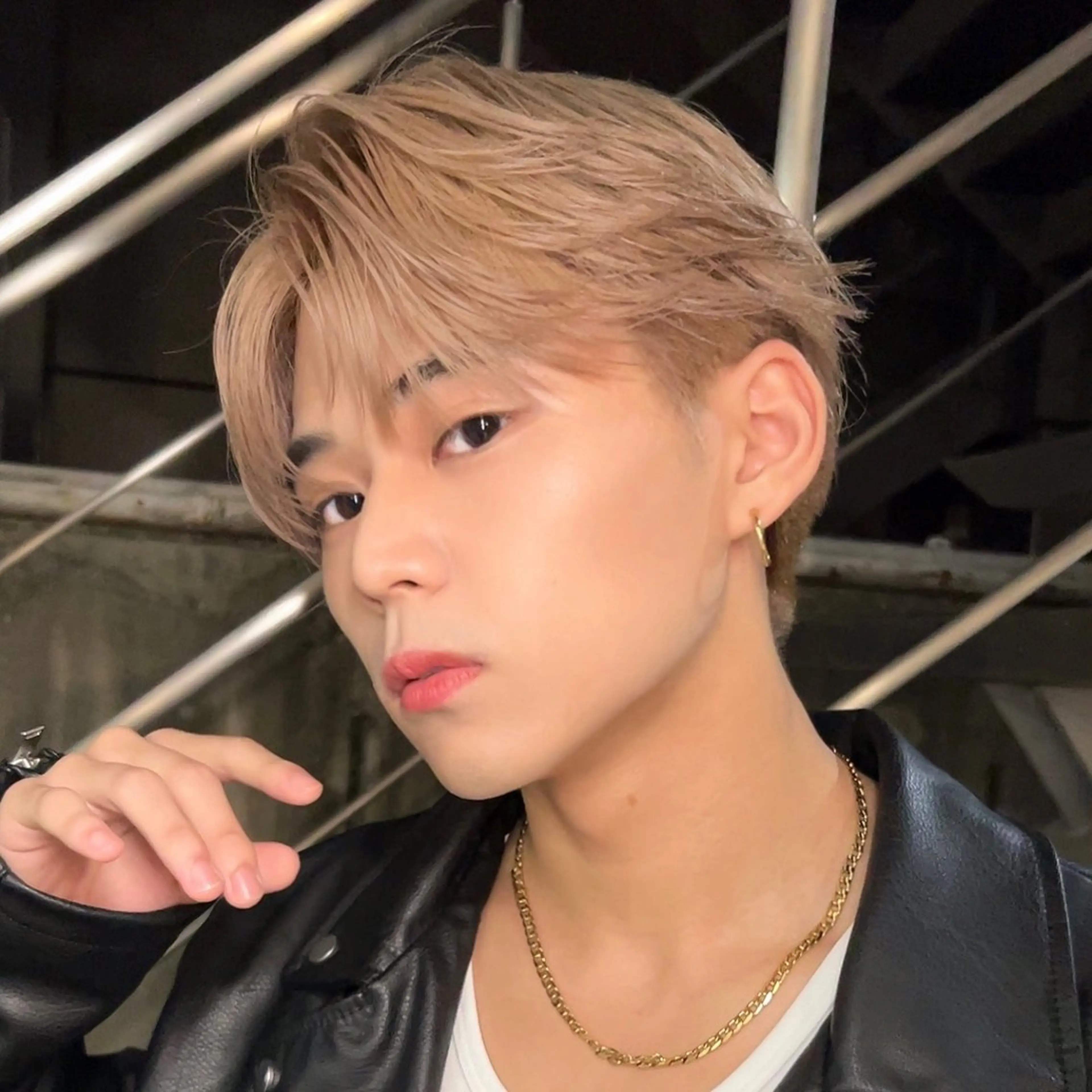 ショート カラー メンズ 岡田大志🇰🇷 中/韓メンズヘアのヘアスタイル