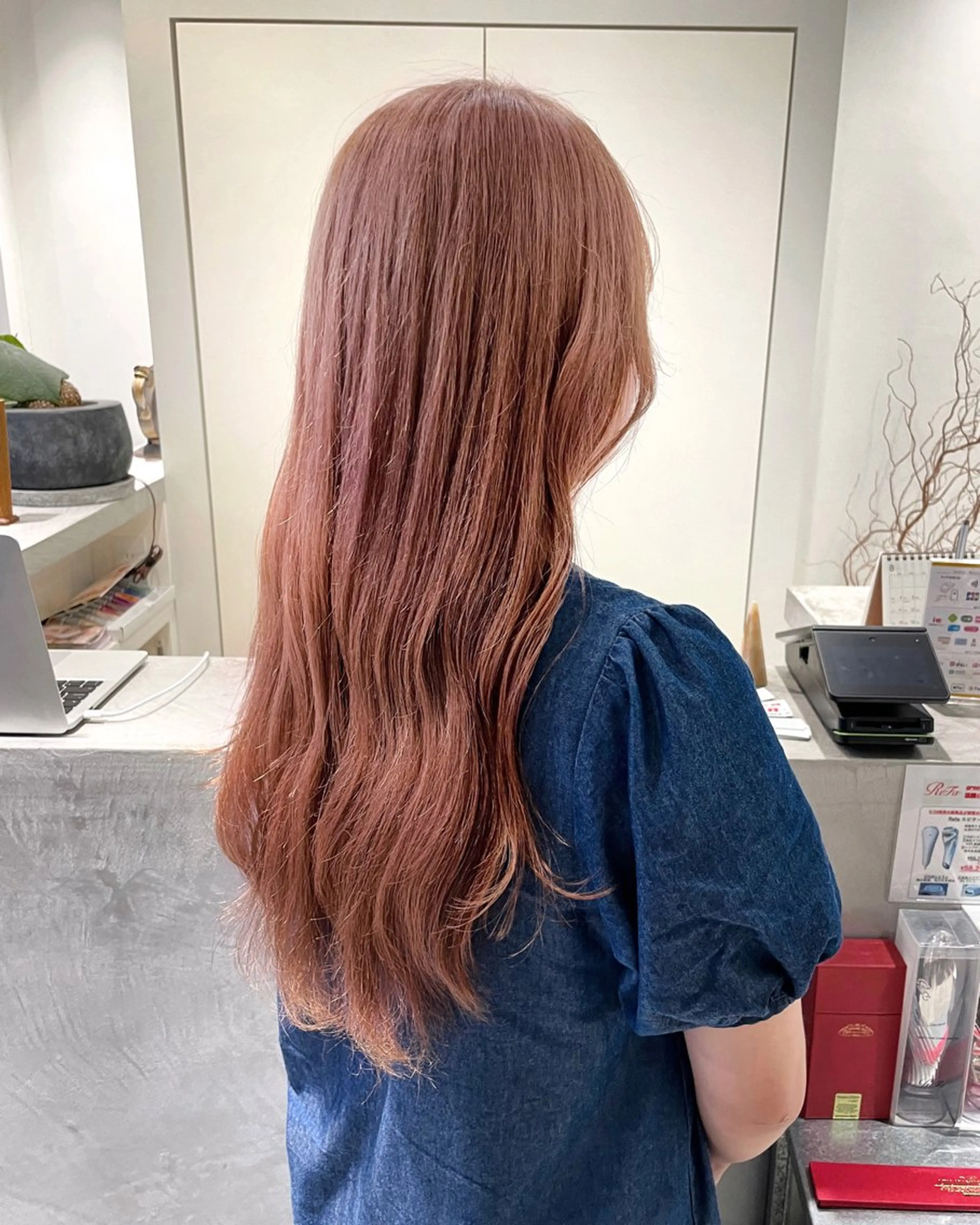 ロング カラー ヘアカラー 林 千聖のヘアスタイル