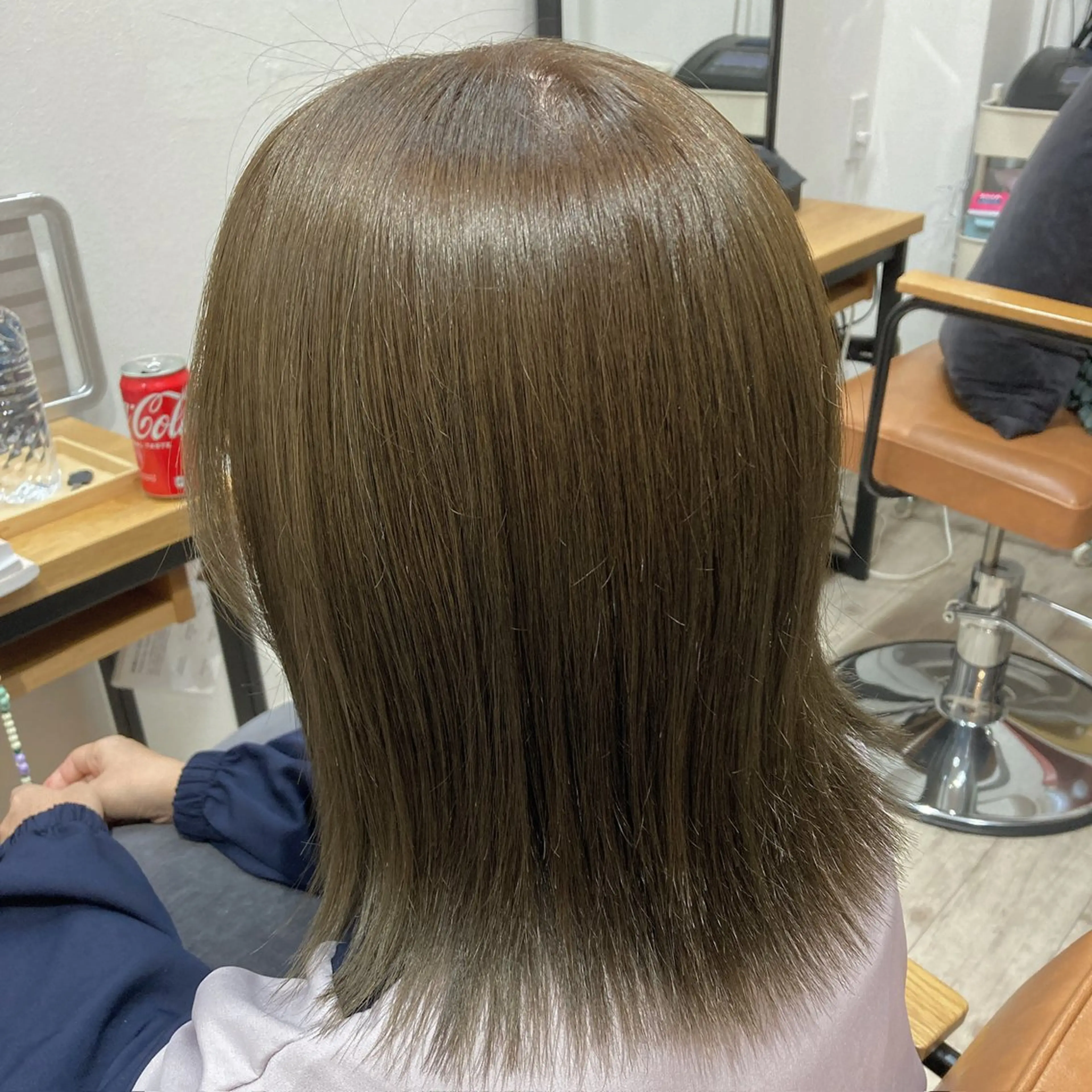 ショート カラー ベージュカラー オリーブベージュ ボブ 外ハネヘア 伊藤 裕太郎のヘアスタイル