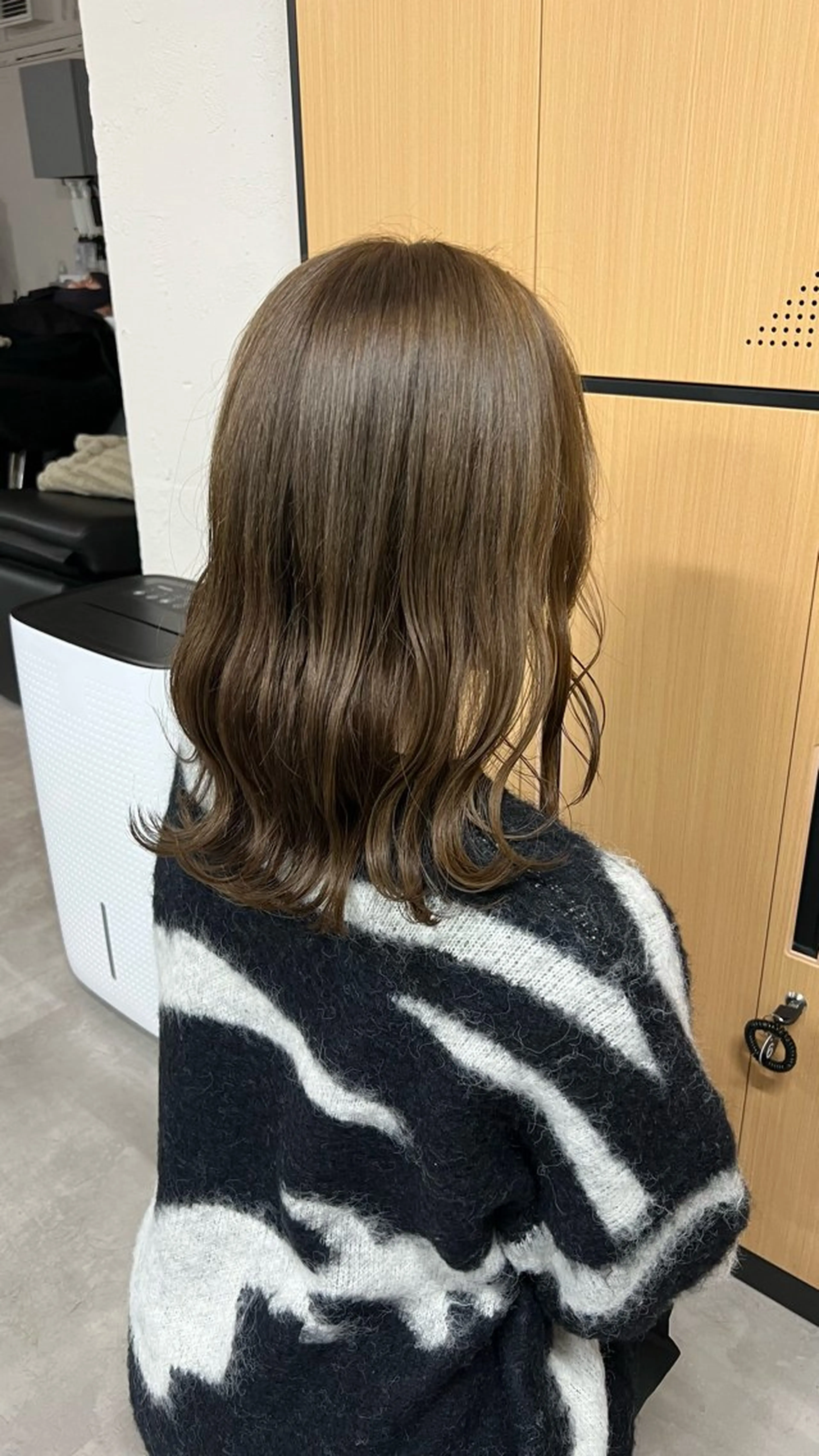 セミロング カラー ベージュカラー ブリーチ カット ヘアカラー 🎀tokute ナオ🧸のヘアスタイル