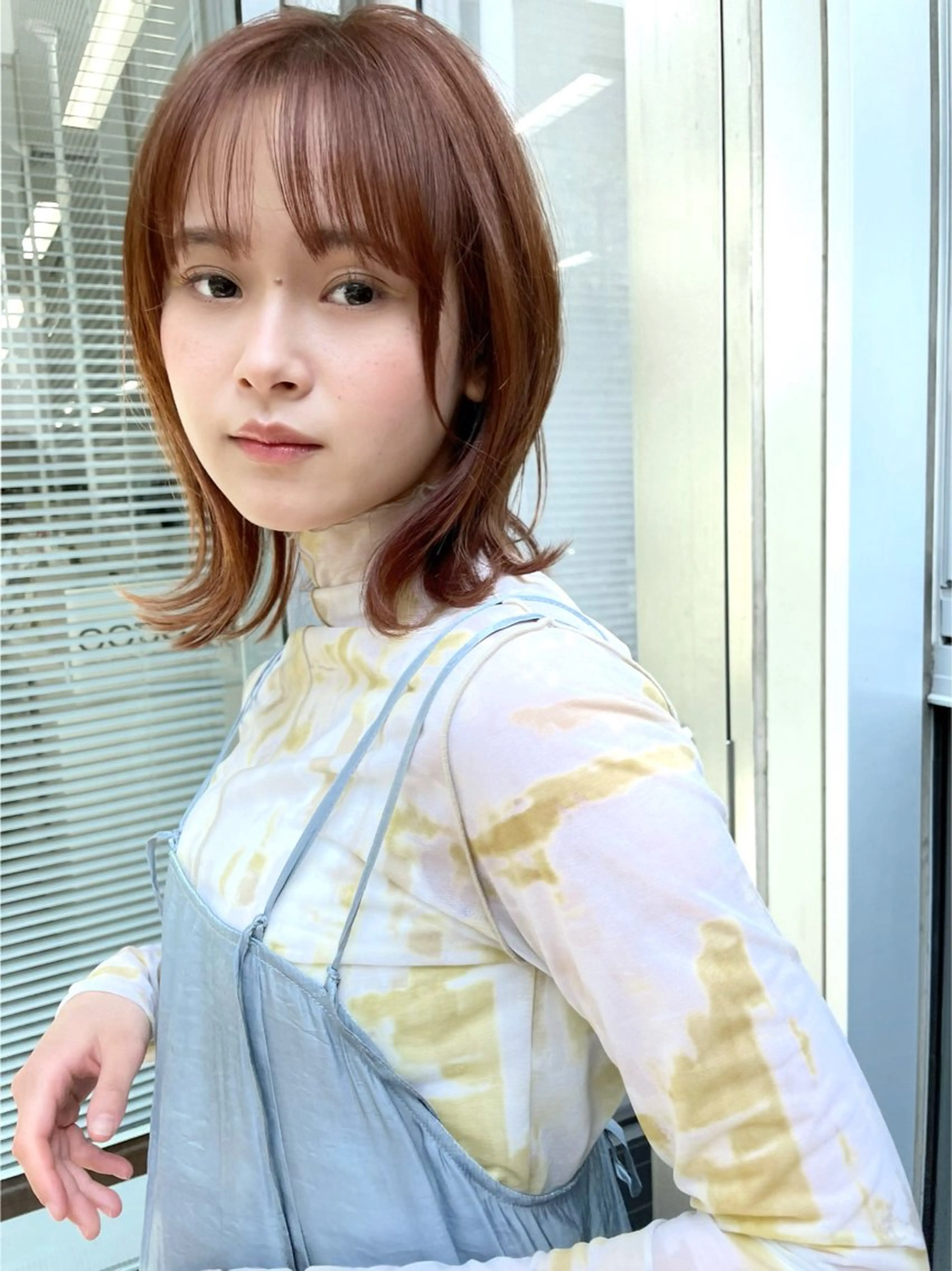 ミディアム 切りっぱなしボブ ショートボブ ボブレイヤー ミディアムパーマ ボブ カット ヘアカラー ボブ顔周り 韓国遠藤小雪のヘアスタイル