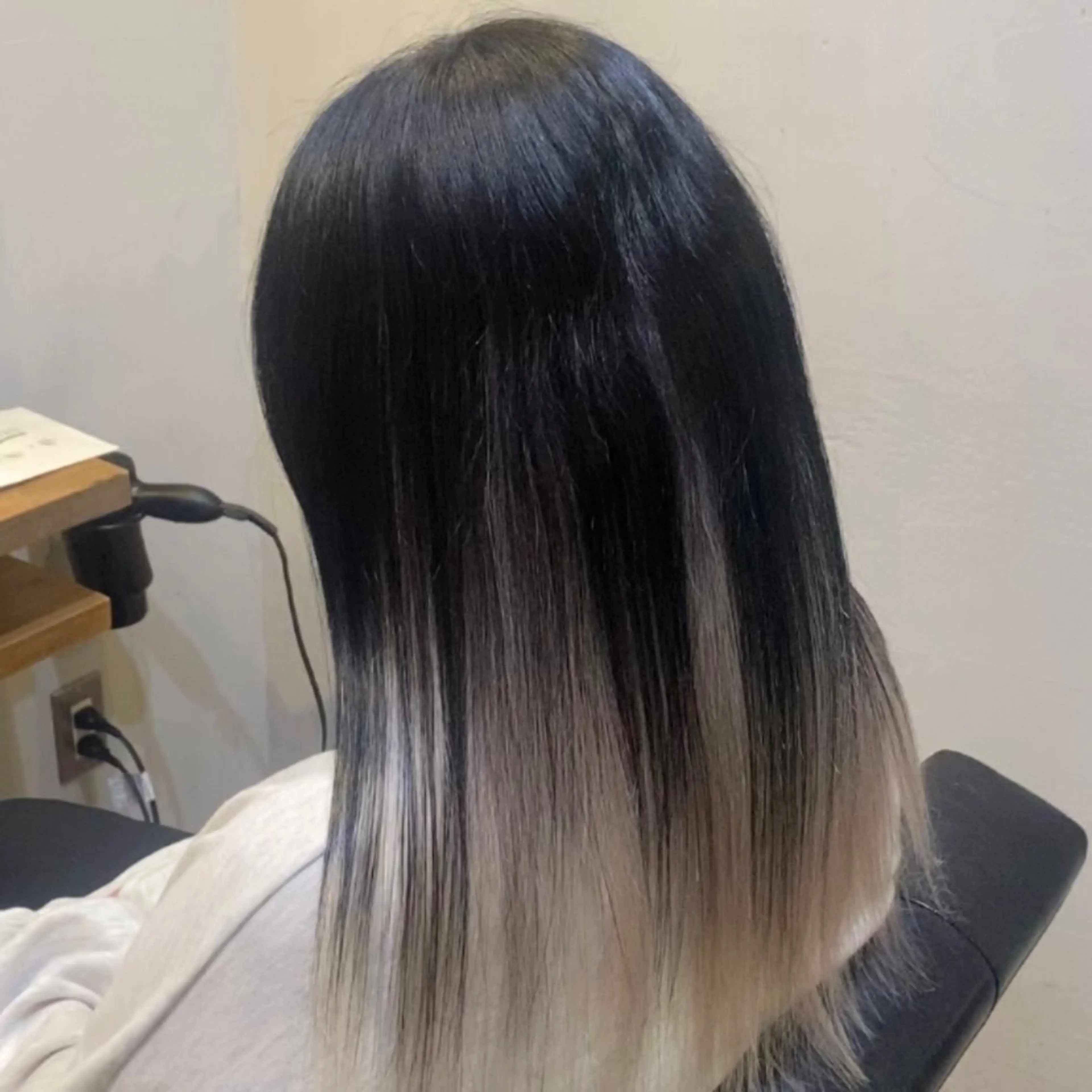 ロング カラー ブリーチ ヘアカラー トリートメント 複雑履歴修正 TAKEのヘアスタイル