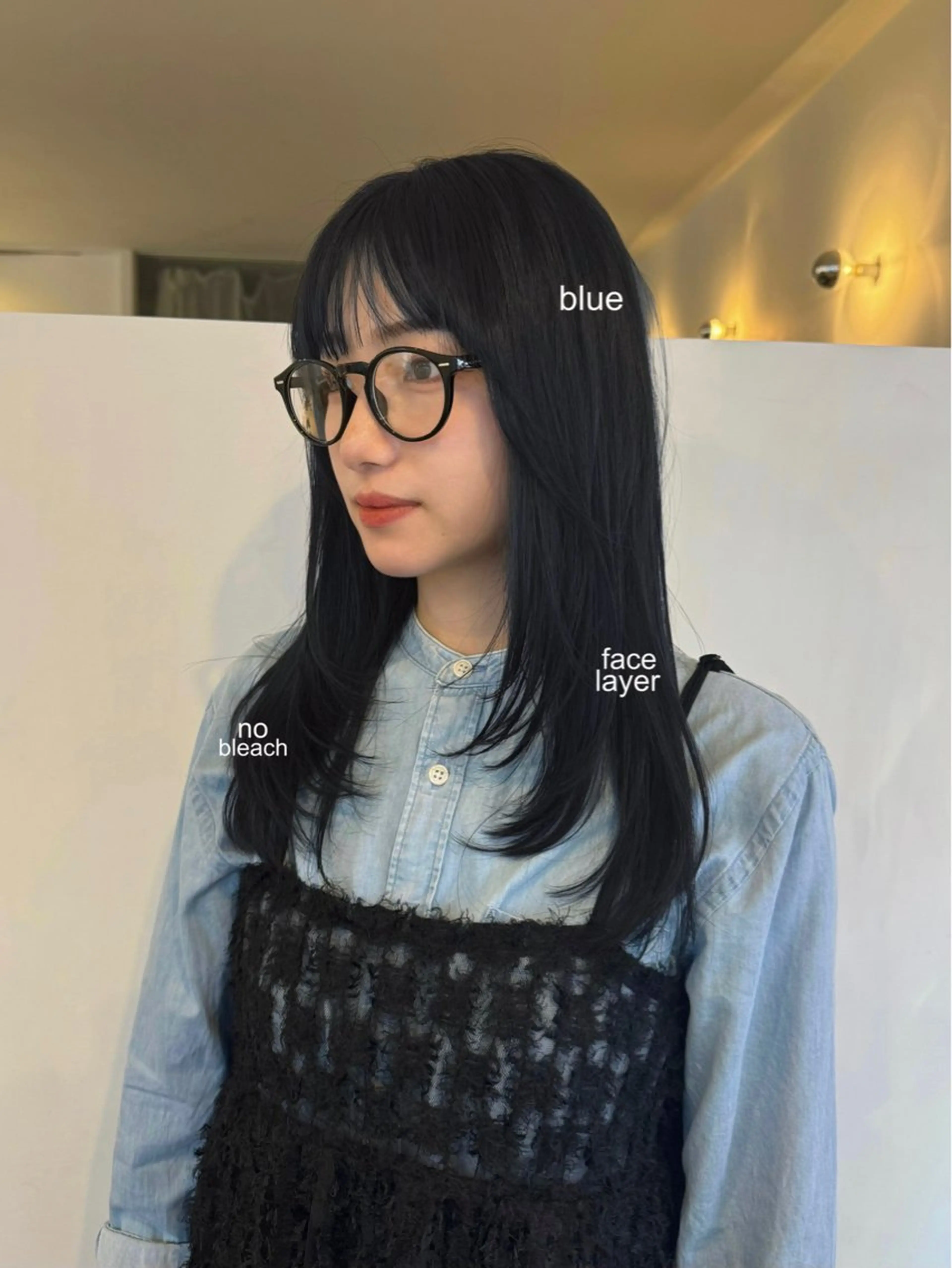 セミロング カラー セミロングパーマ 黒髪 ブリーチ ブルーカラー ブルーブラック カット ヘアカラー トリートメント 長田 唯のヘアスタイル