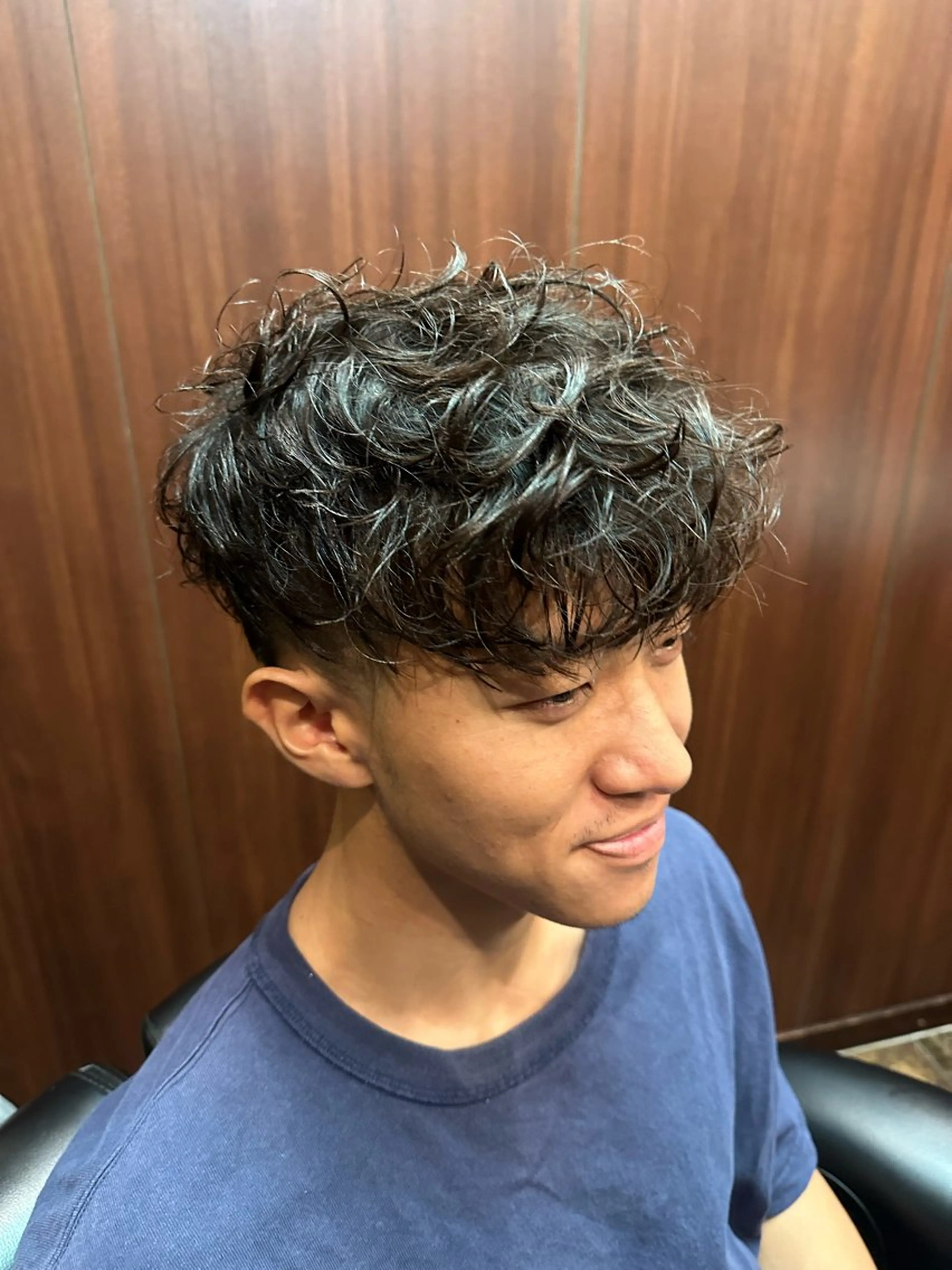 ミディアム パーマ メンズ スペインカール 栗原 周太郎のヘアスタイル