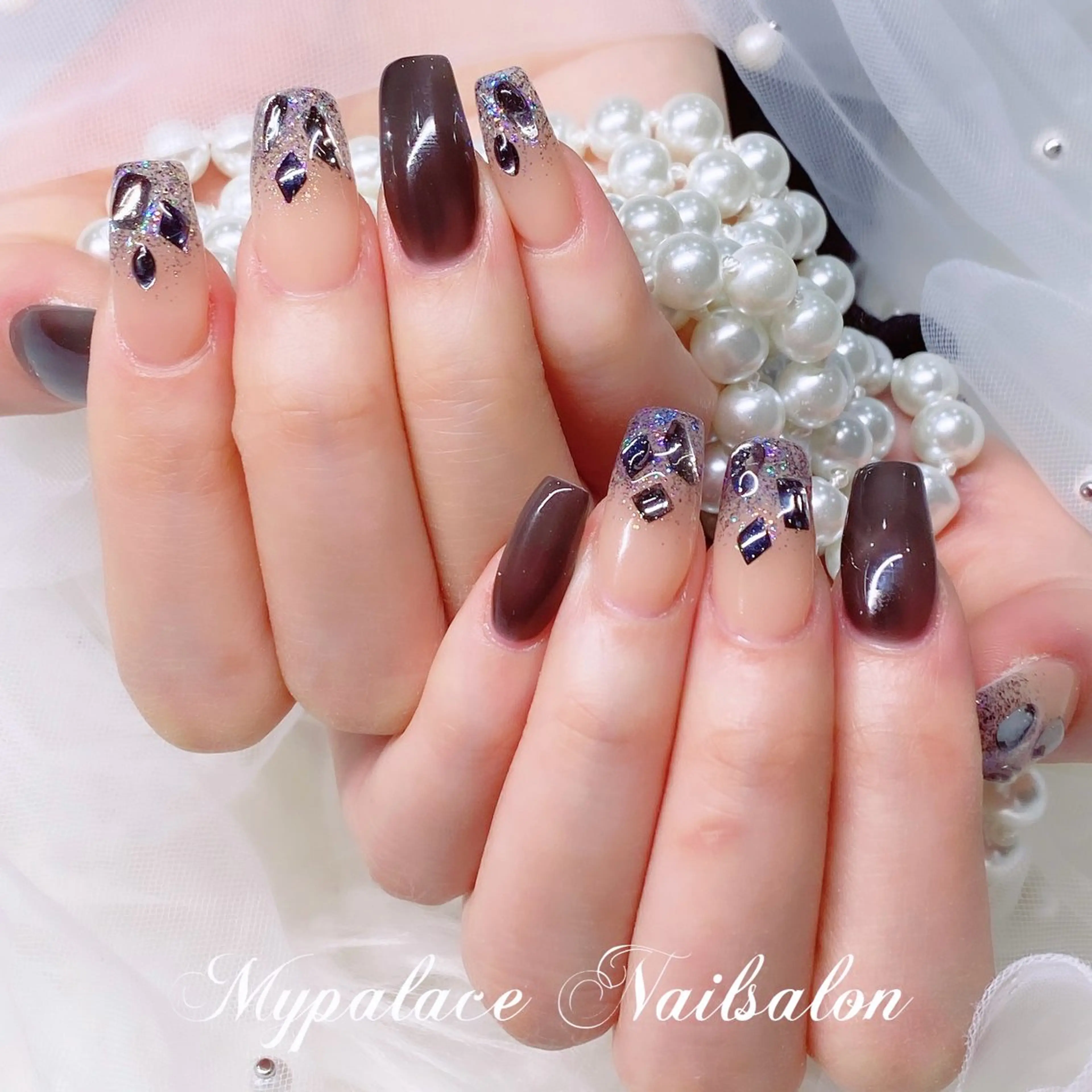 ネイル グラデーション キラキラネイル ラメ(グリッター) ラメグラデーション ストーンネイル ハンドネイル Yuis Nailスカルプ専門のネイルデザイン