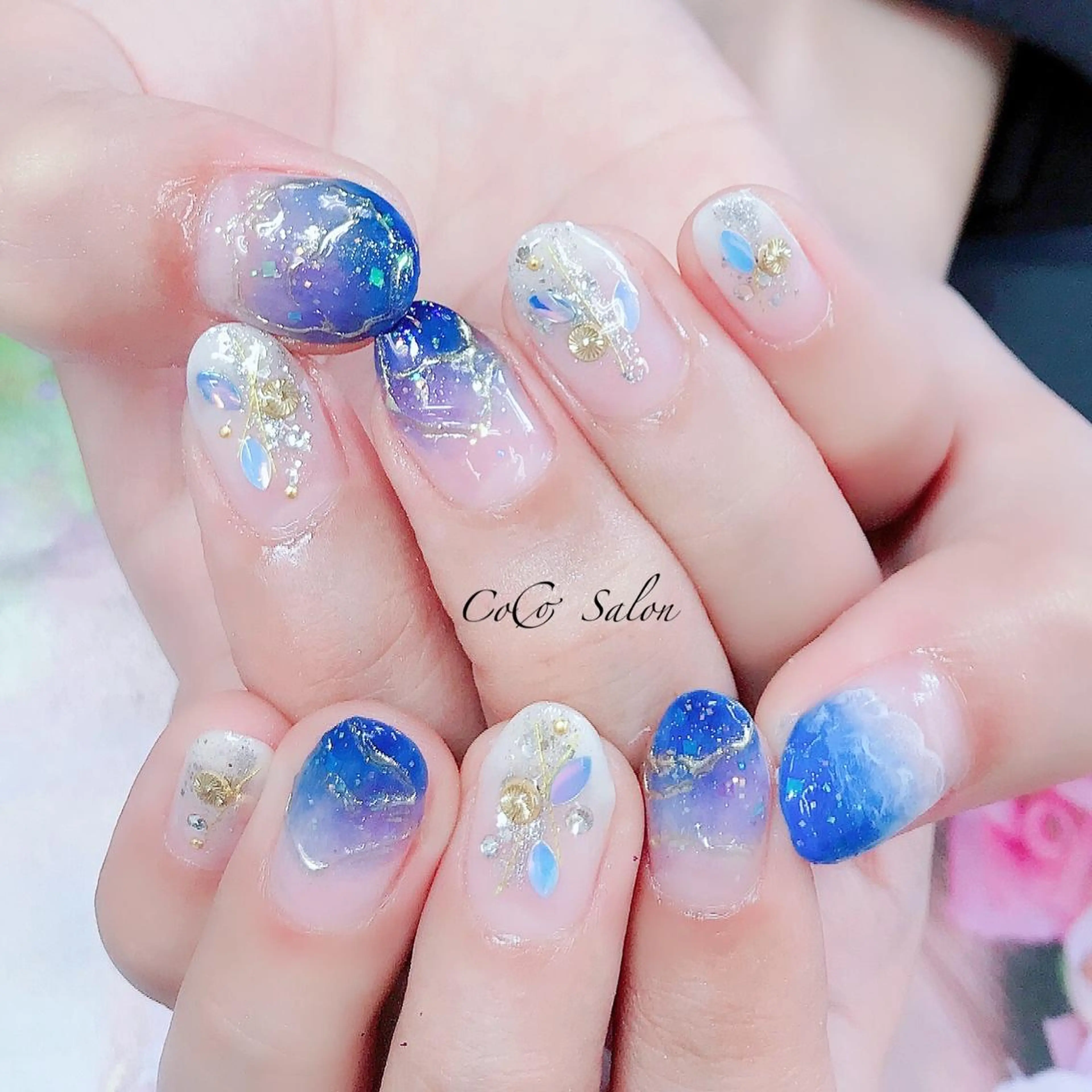 ネイル グラデーション ホログラムネイル キラキラネイル ミラーネイル ネイビー CoCoSalon ネイル/まつ毛予約のネイルデザイン