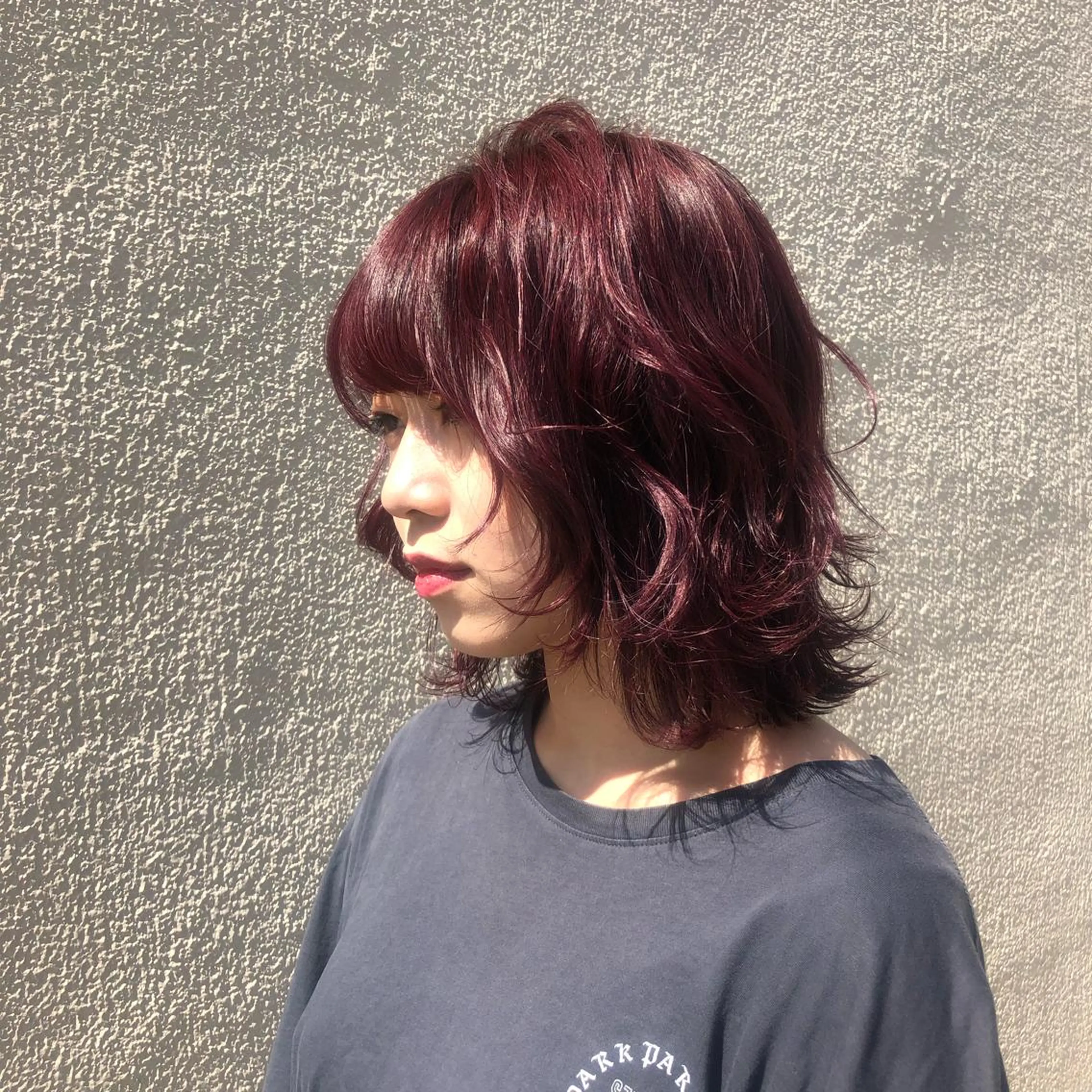 ミディアム カラー レッドカラー ウルフカット 古屋 花織のヘアスタイル