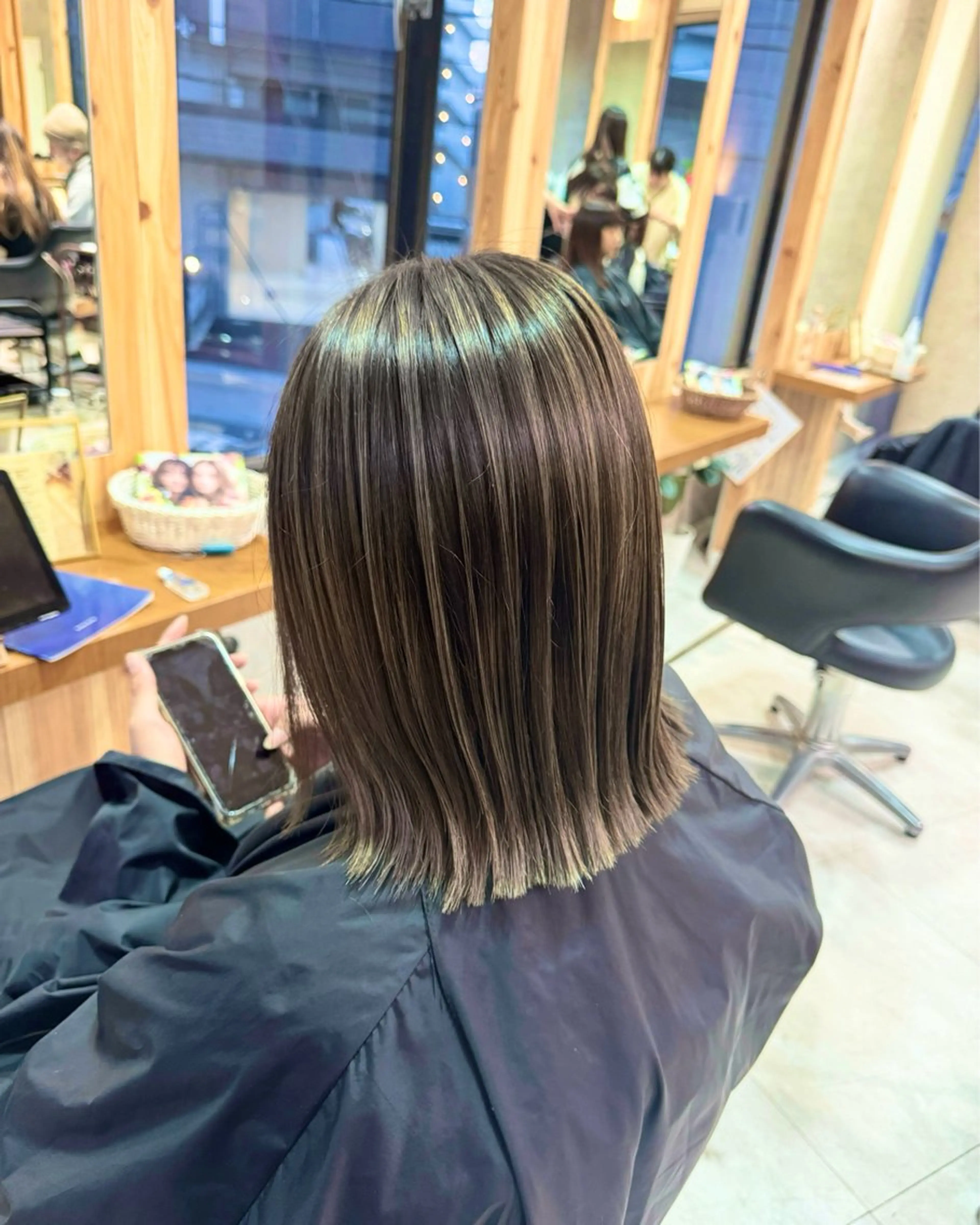 ミディアム カラー 佐々木  まゆかのヘアスタイル