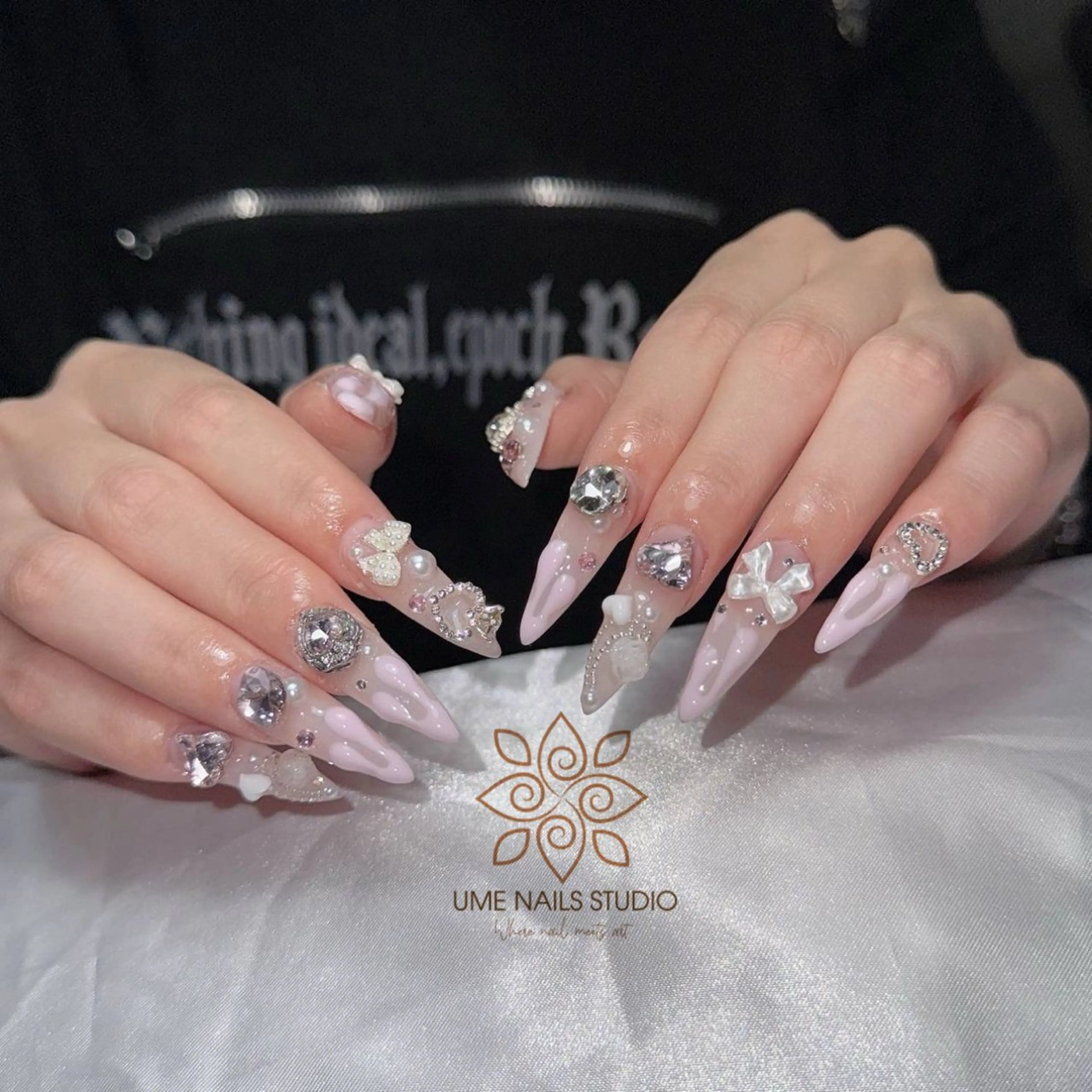 ネイル チークネイル クリアネイル ガーリー キラキラネイル 韓国ネイル ハンドネイル Ume Nail Studioのネイルデザイン