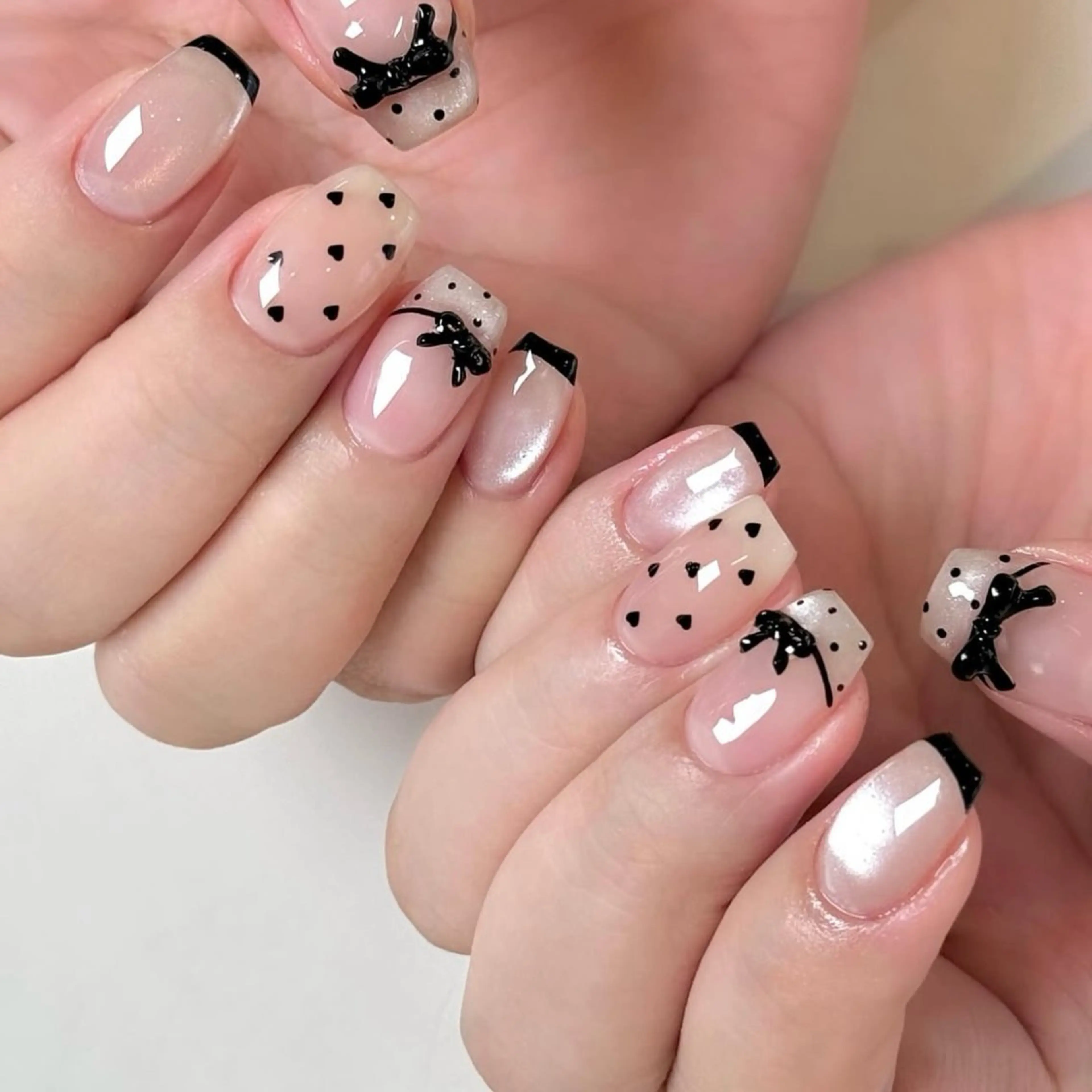 ネイル キラキラネイル 韓国ネイル 水色 マグネットネイル ミラーネイル ハンドネイル Lala Nails所属・Lala Nailsのネイルデザイン
