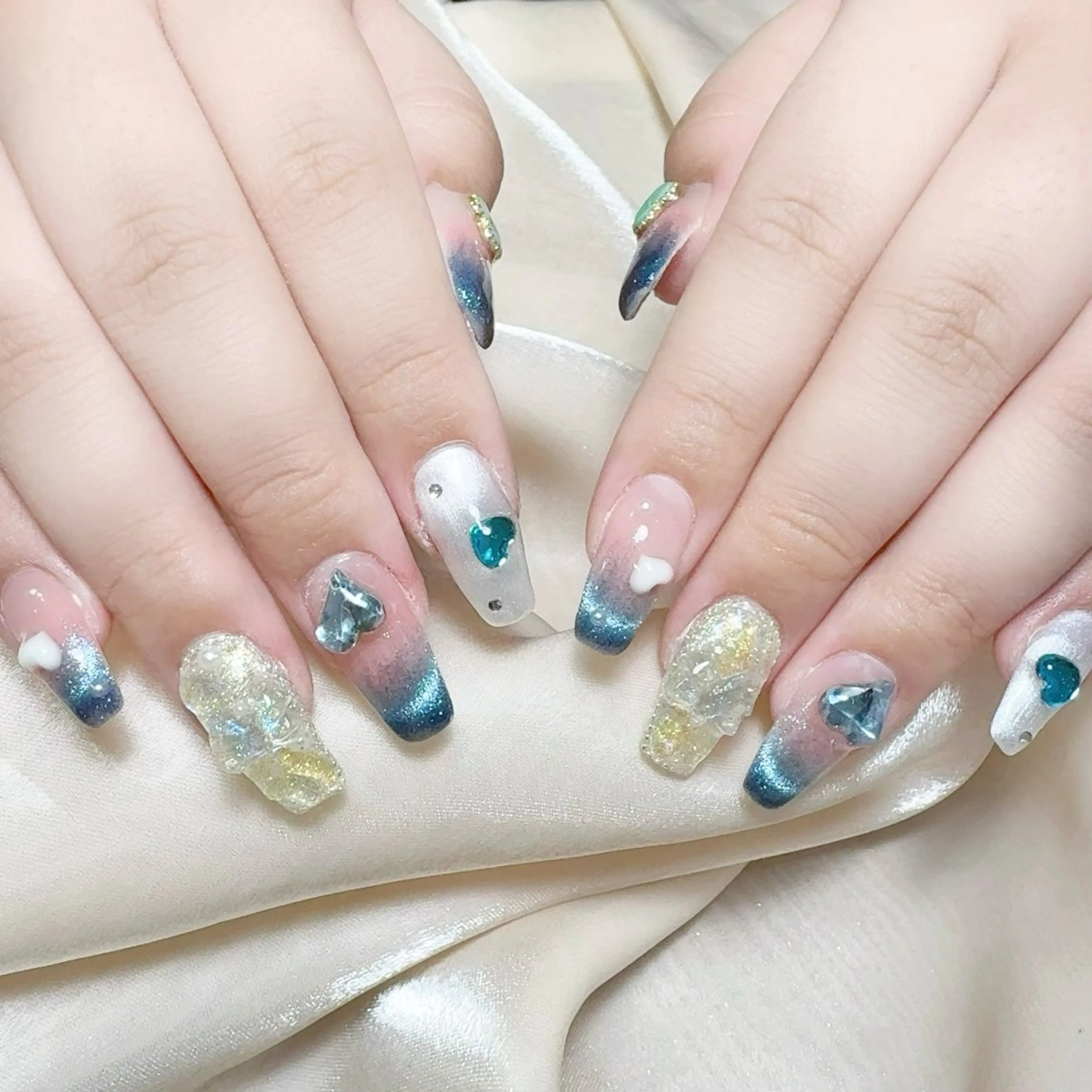 メンズ ネイル メンズ韓国風 アートネイル オーロラネイル ガーリー キラキラネイル ハンドネイル Nail salon 木にいるのネイルデザイン