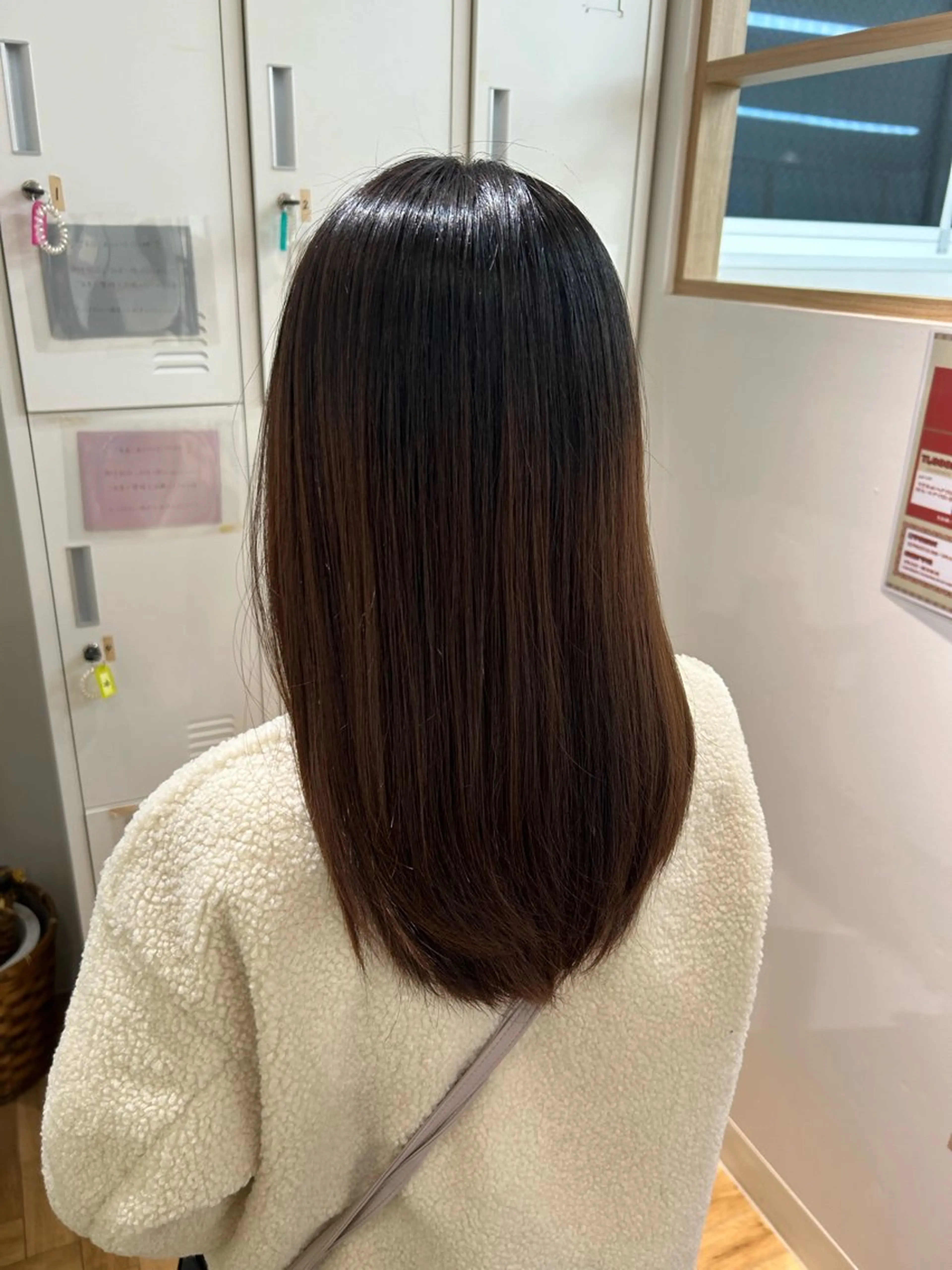 セミロング 縮毛矯正 タカムラ ミイユのヘアスタイル