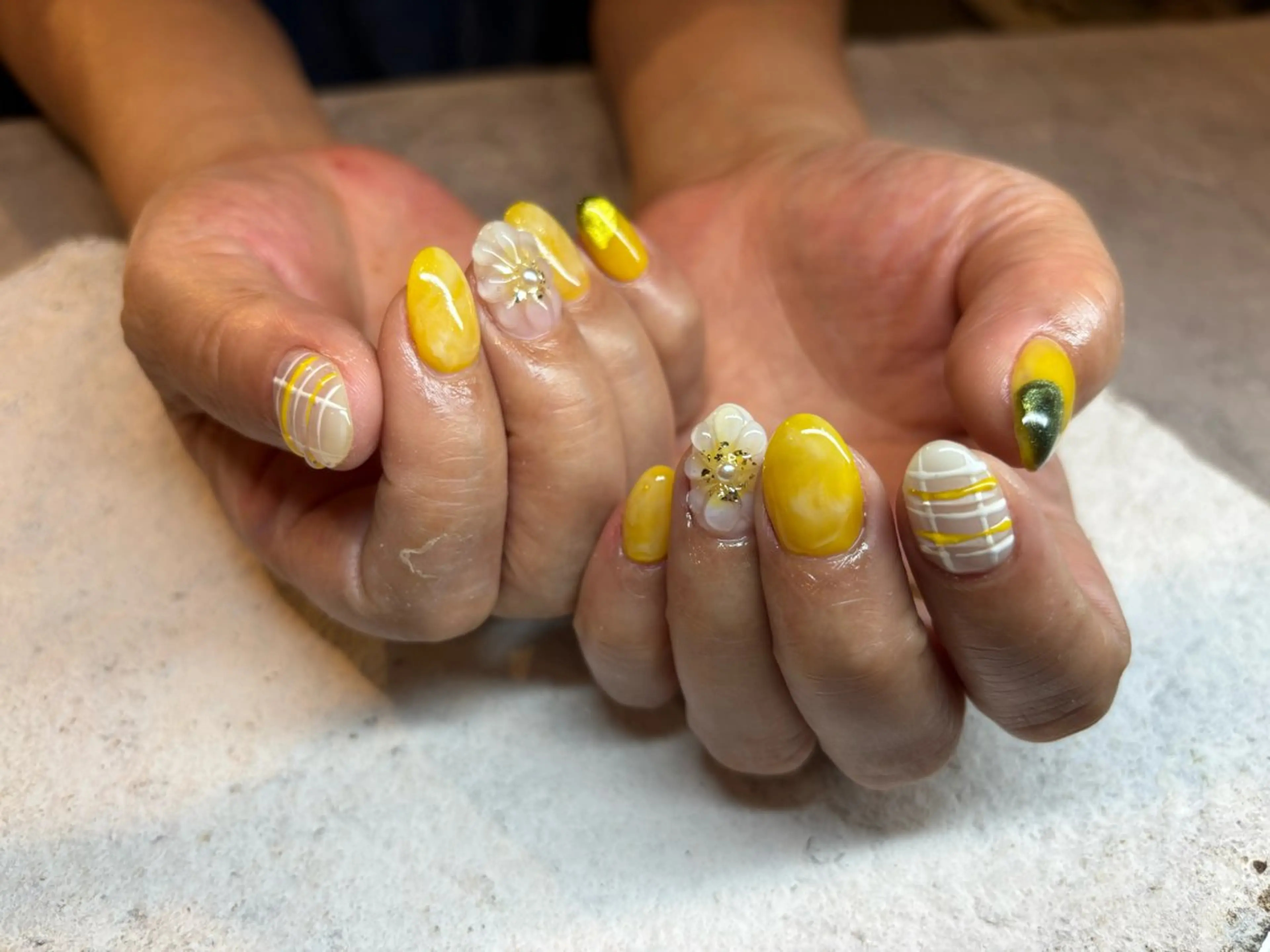 ネイル フラワーネイル ニュアンスネイル 黄色 HONOKA W 【深江橋店】のネイルデザイン