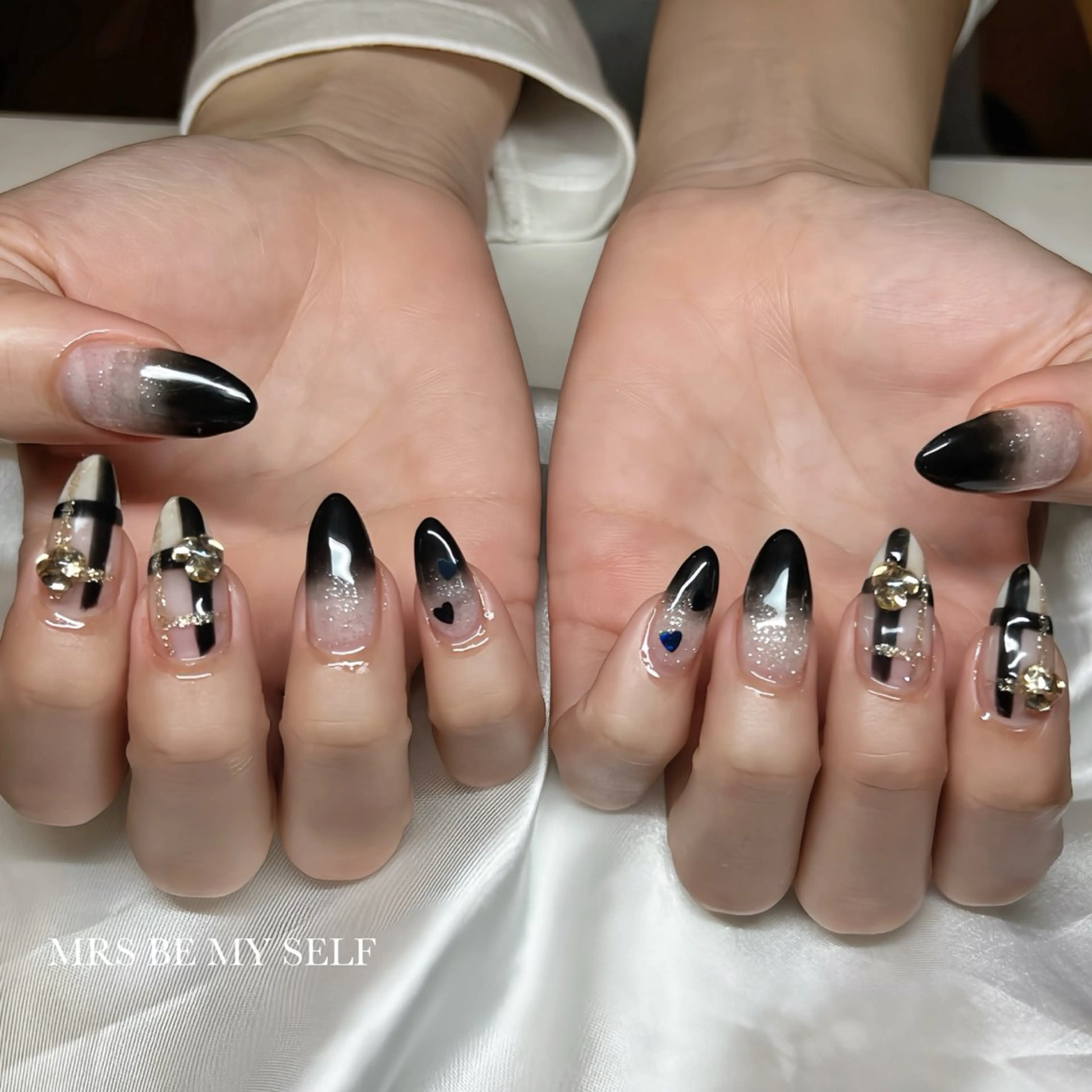 ネイル 冬ネイル クリスマス ハンドネイル MRS/ miyu🎀のネイルデザイン