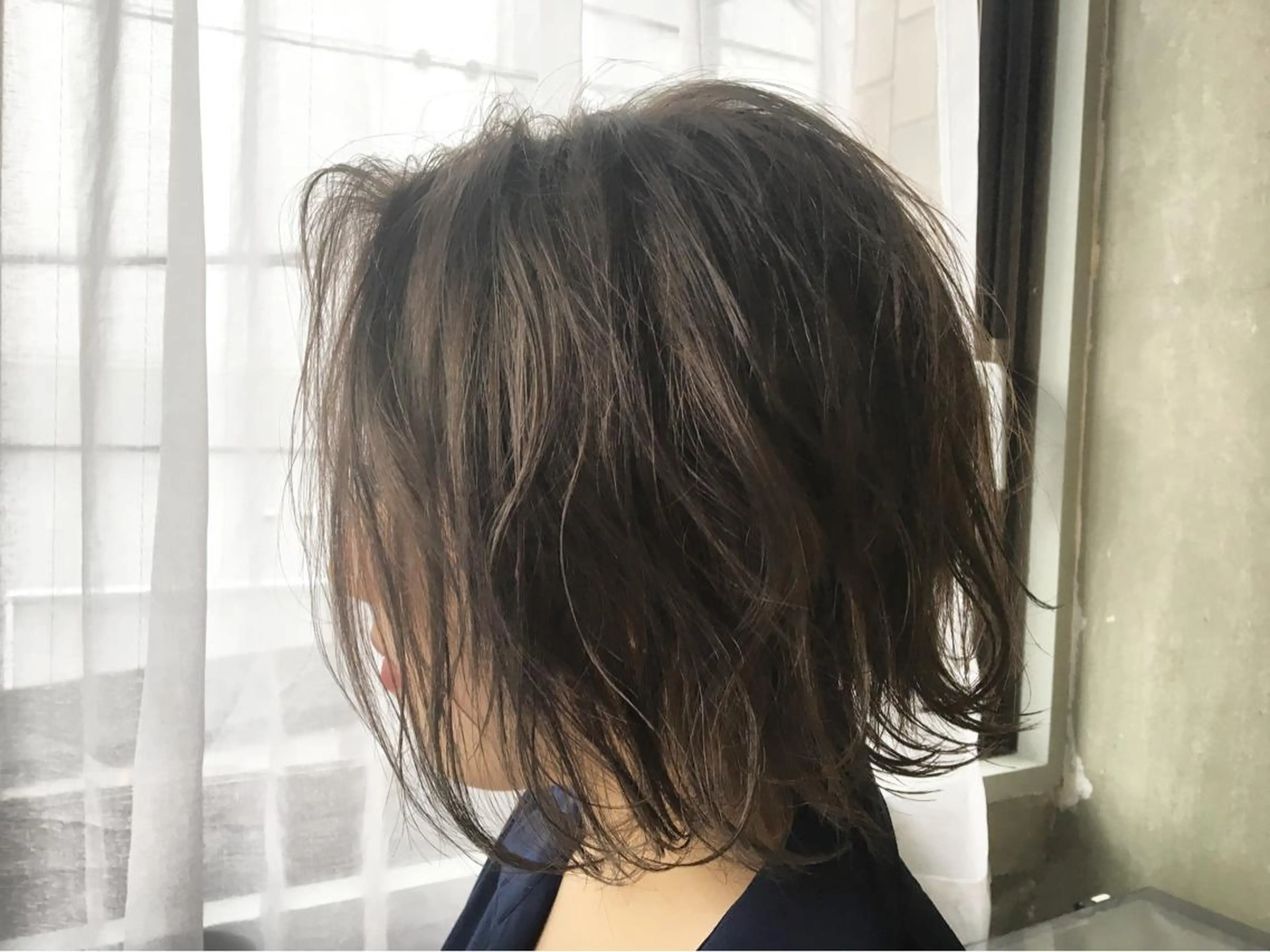 ミディアム カット ヘアカラー 岡本 一平のヘアスタイル
