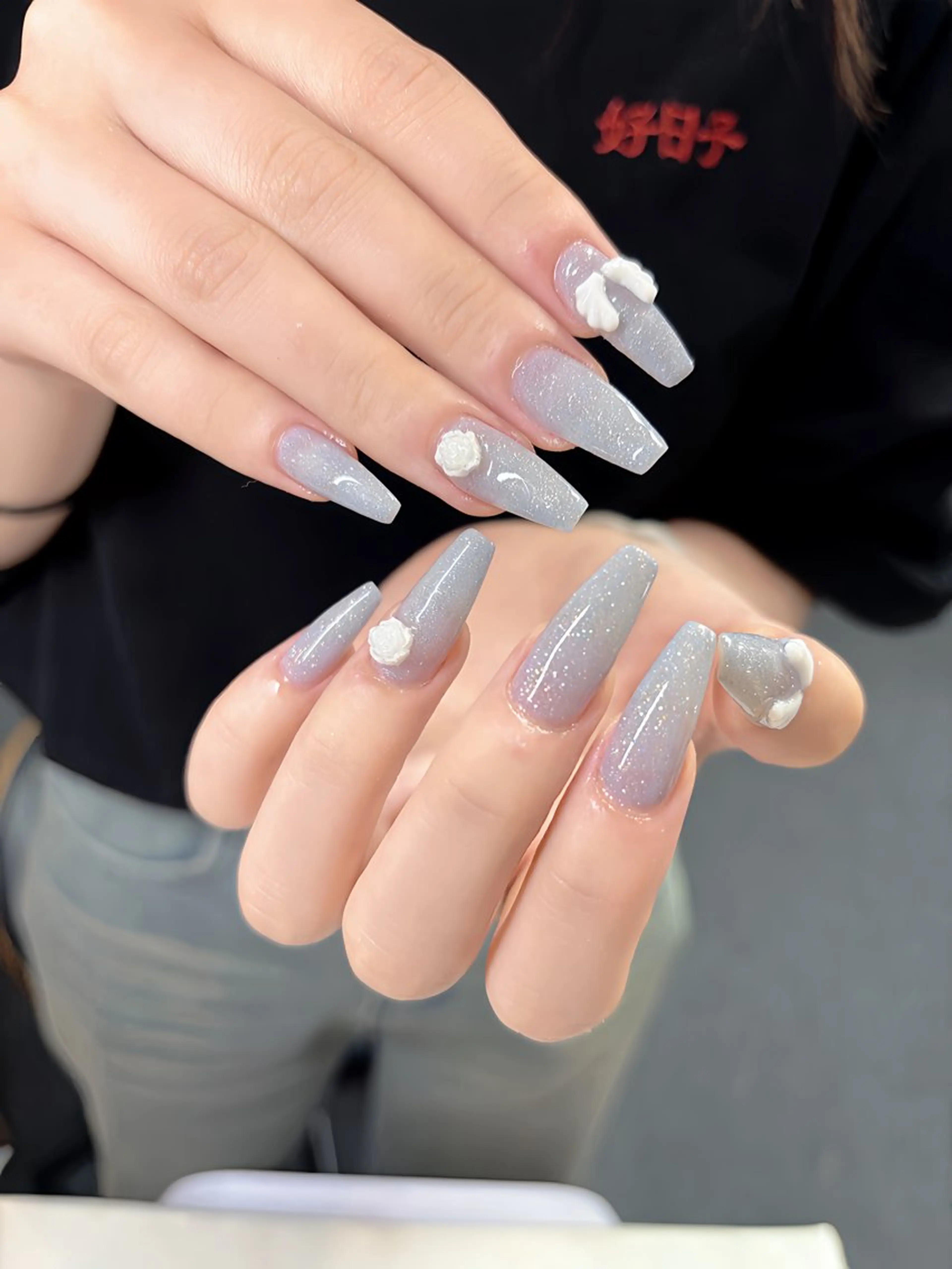 ネイル キラキラネイル ラメ(グリッター) 水色 オフィスネイル ワンカラーネイル ハンドネイル ハンドケア 🎀NAIL🎀 AI🪄︎︎◝✩のネイルデザイン