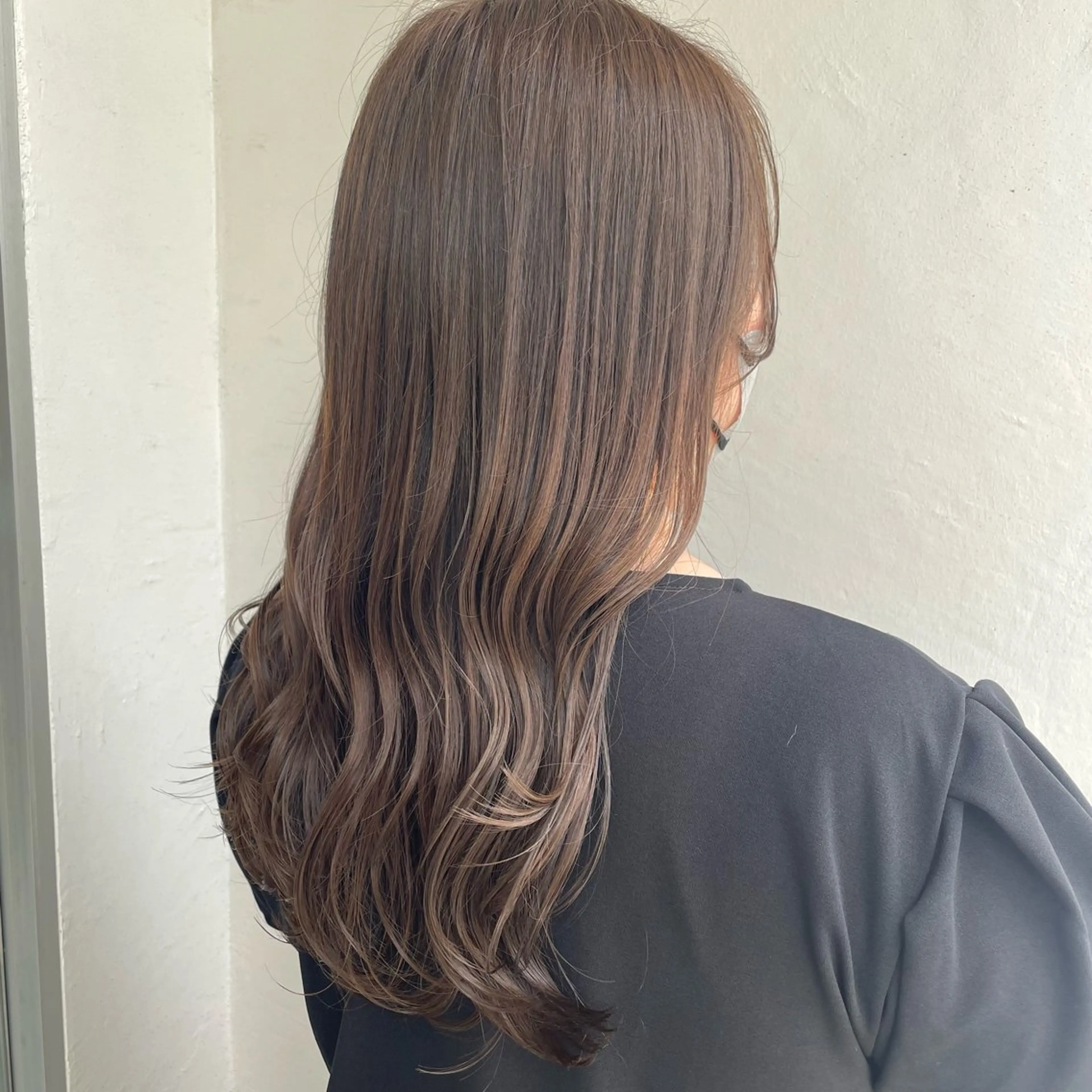 セミロング ヘアカラー トリートメント 岡本 彩香のヘアスタイル