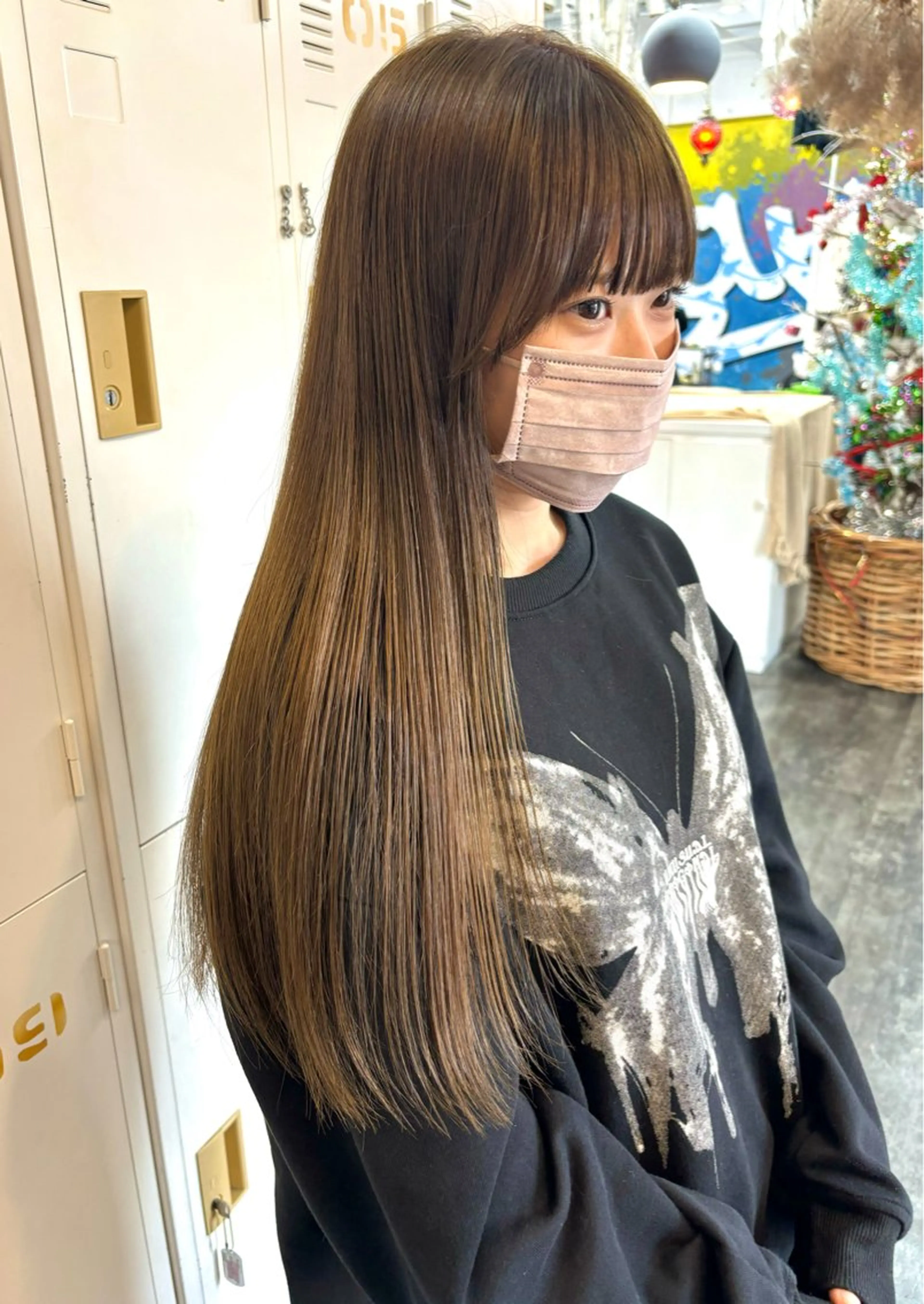 ロング カラー ベージュカラー オリーブベージュ LOMARLIE JURIAのヘアスタイル