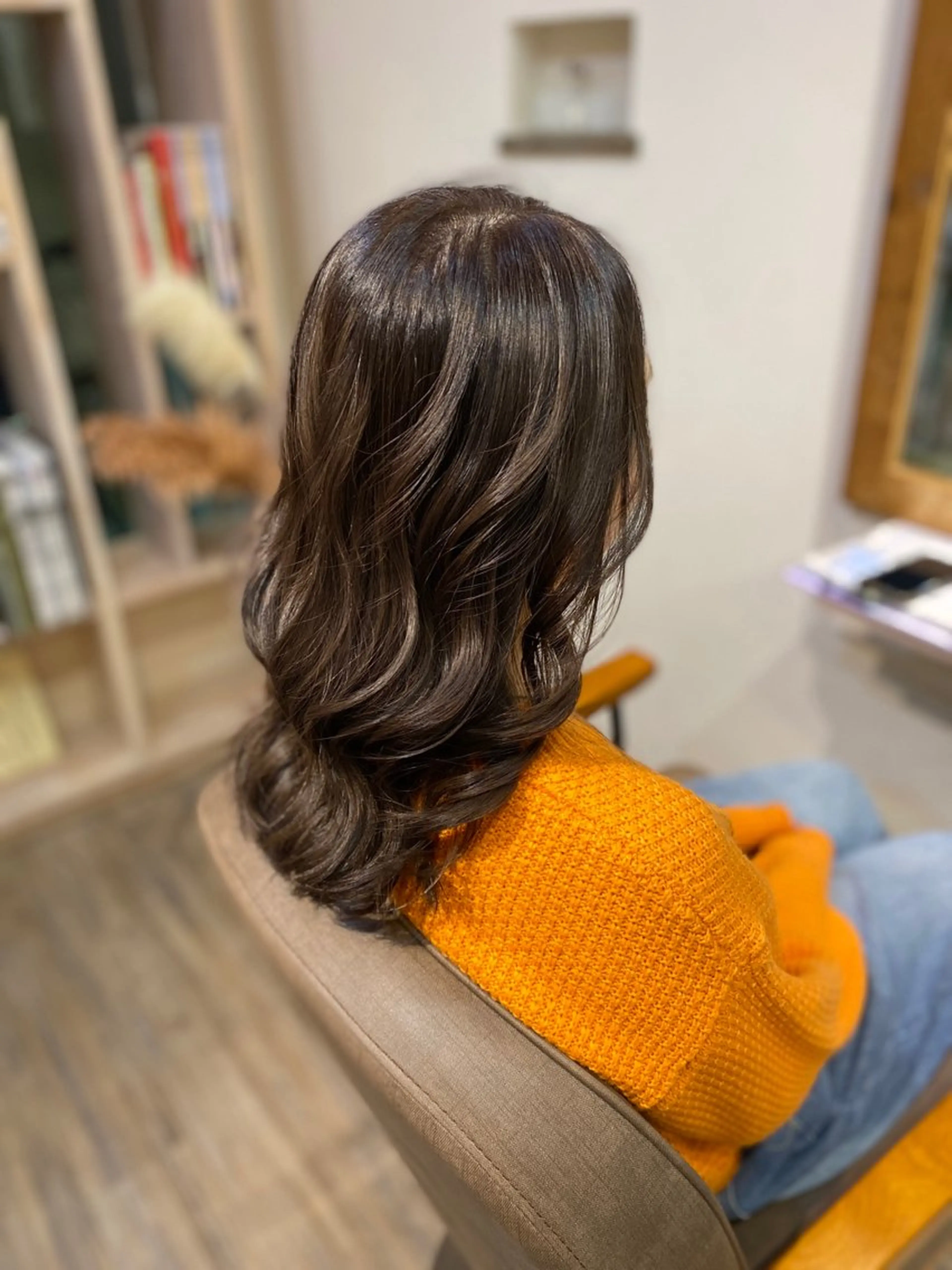 セミロング カラー 安住 千明のヘアスタイル