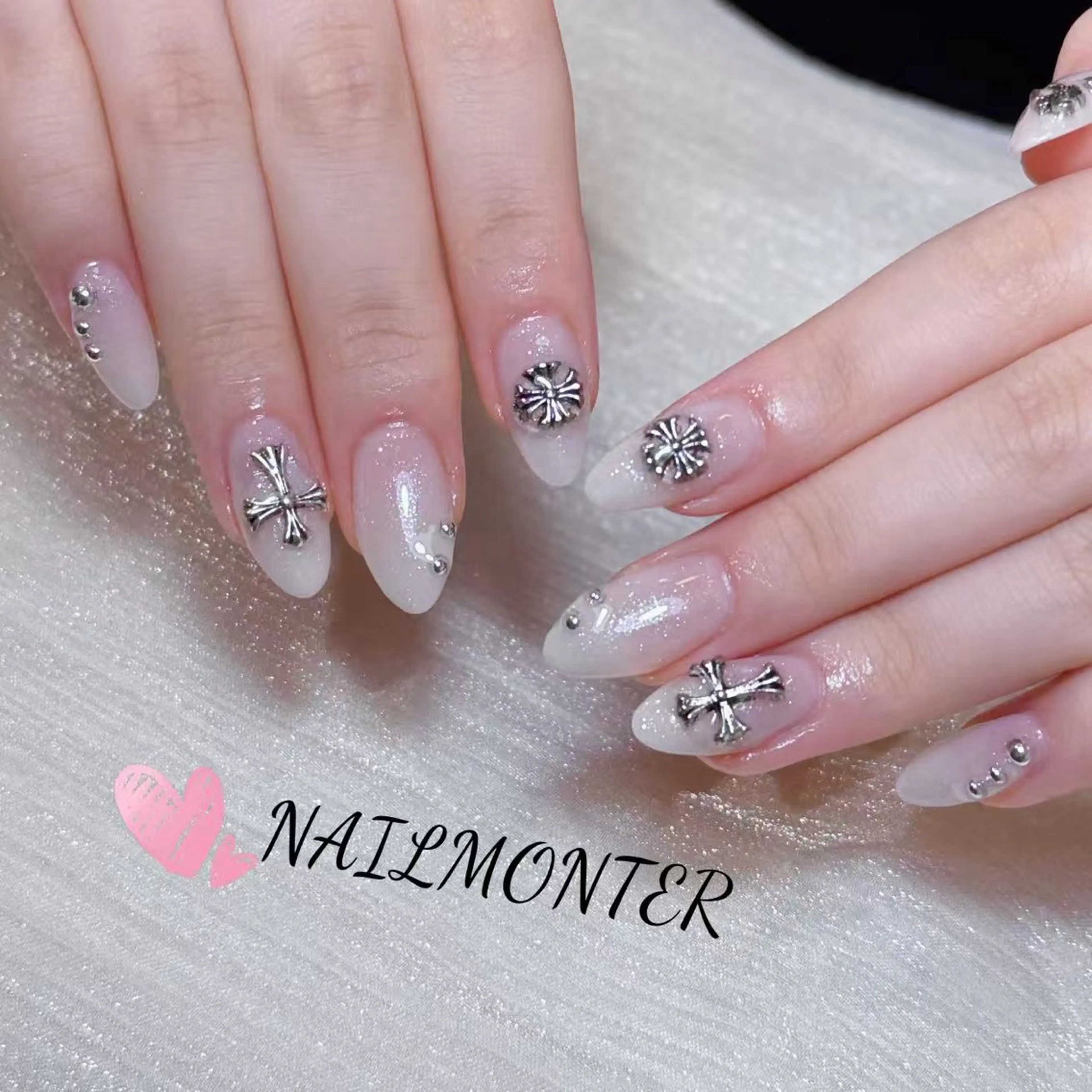 ネイル アートネイル オーロラネイル ガーリー キラキラネイル 韓国ネイル ハンドネイル ハンドケア Nail Monsterのネイルデザイン