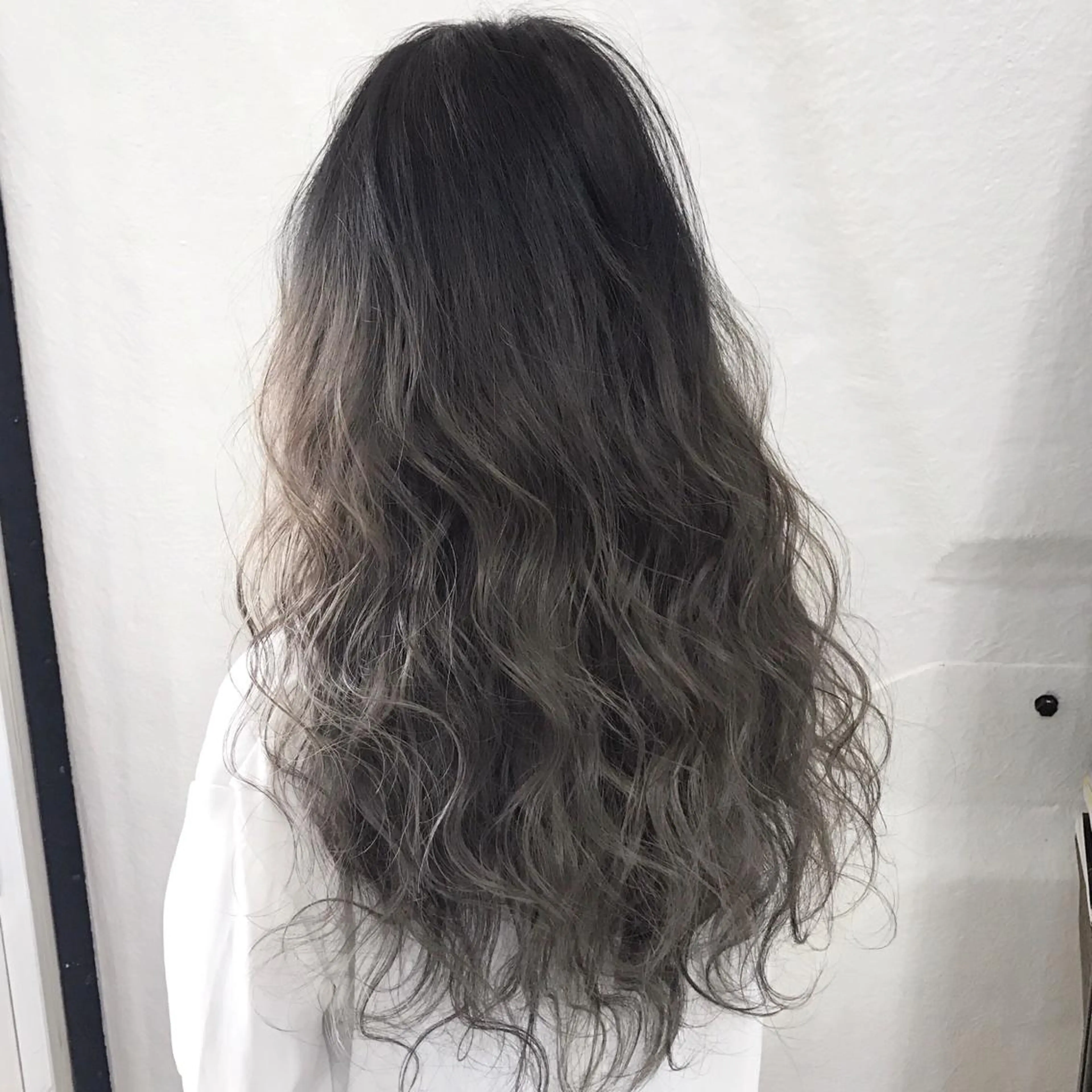カラー アッシュ アッシュグレー アッシュグレージュ ブリーチ グラデーションカラー サロウィン所属・K-POP好き美容師 🇰🇷Kai.Yのヘアスタイル