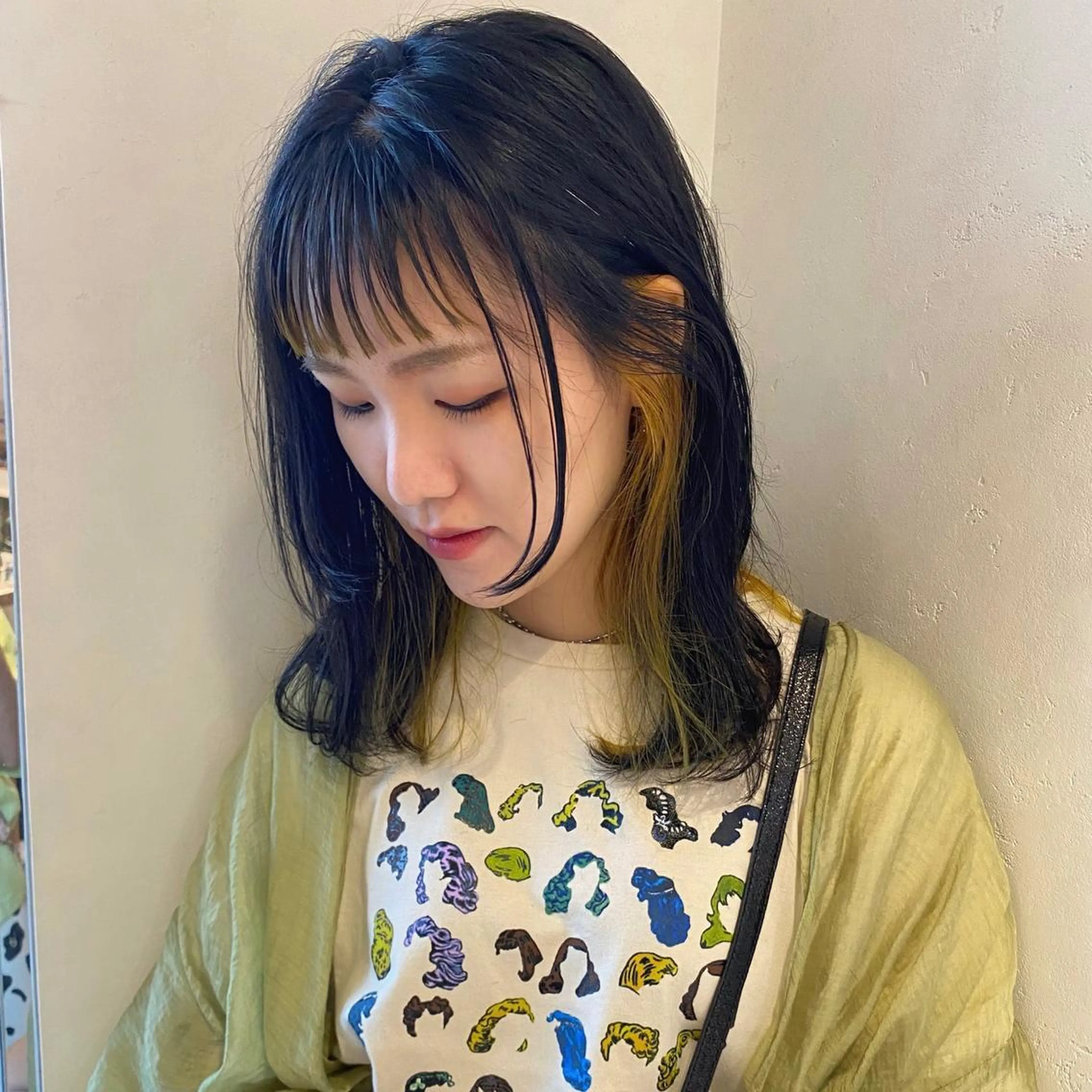 セミロング カラー イエローカラー irwi/イルウィ所属・miku🎀門前仲町 ブリーチ・レイヤーのヘアスタイル