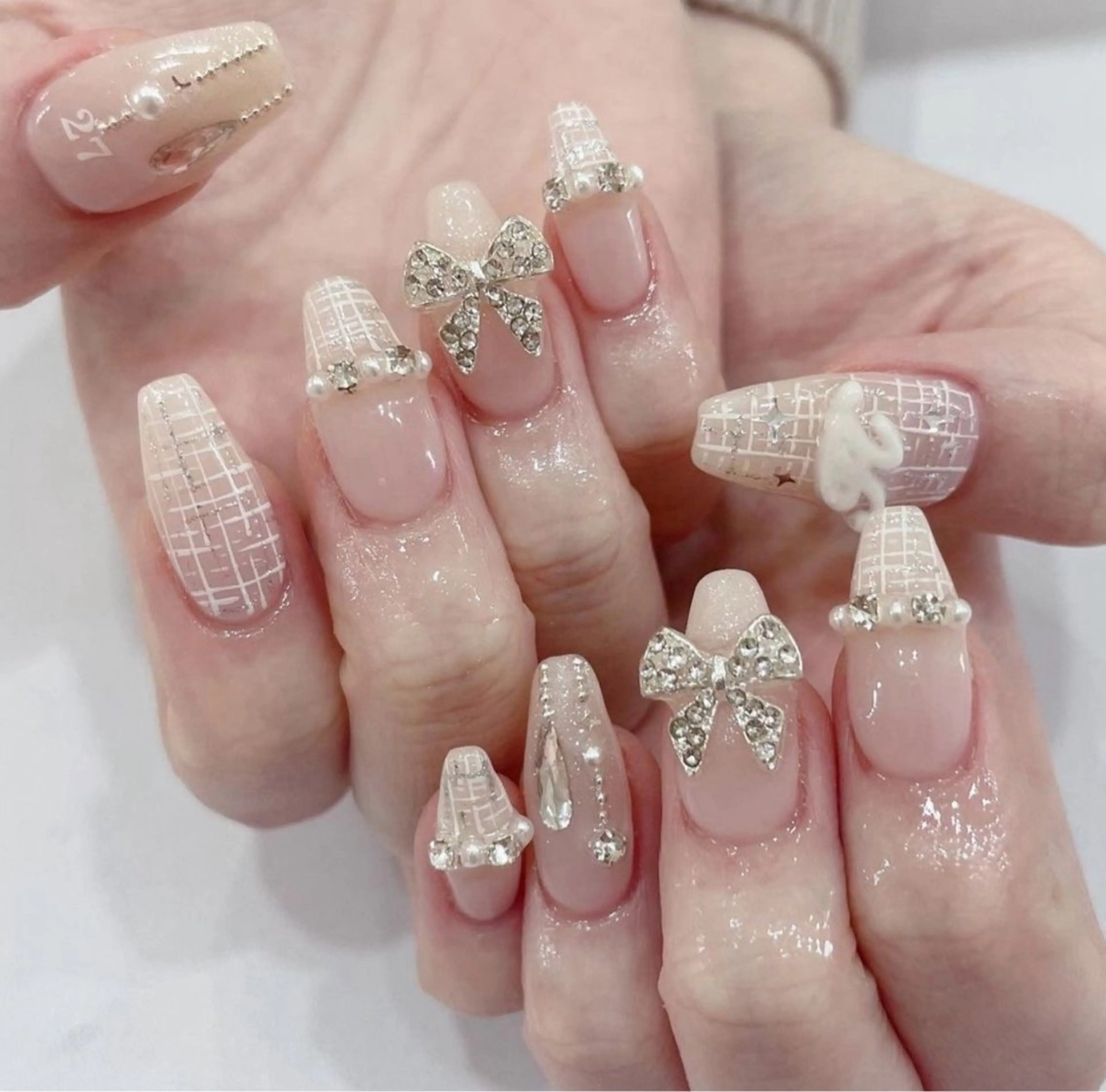 ネイル アートネイル 長さ出し ジェルネイル ガーリー マグネットネイル ハンドネイル KIM キムのネイルデザイン