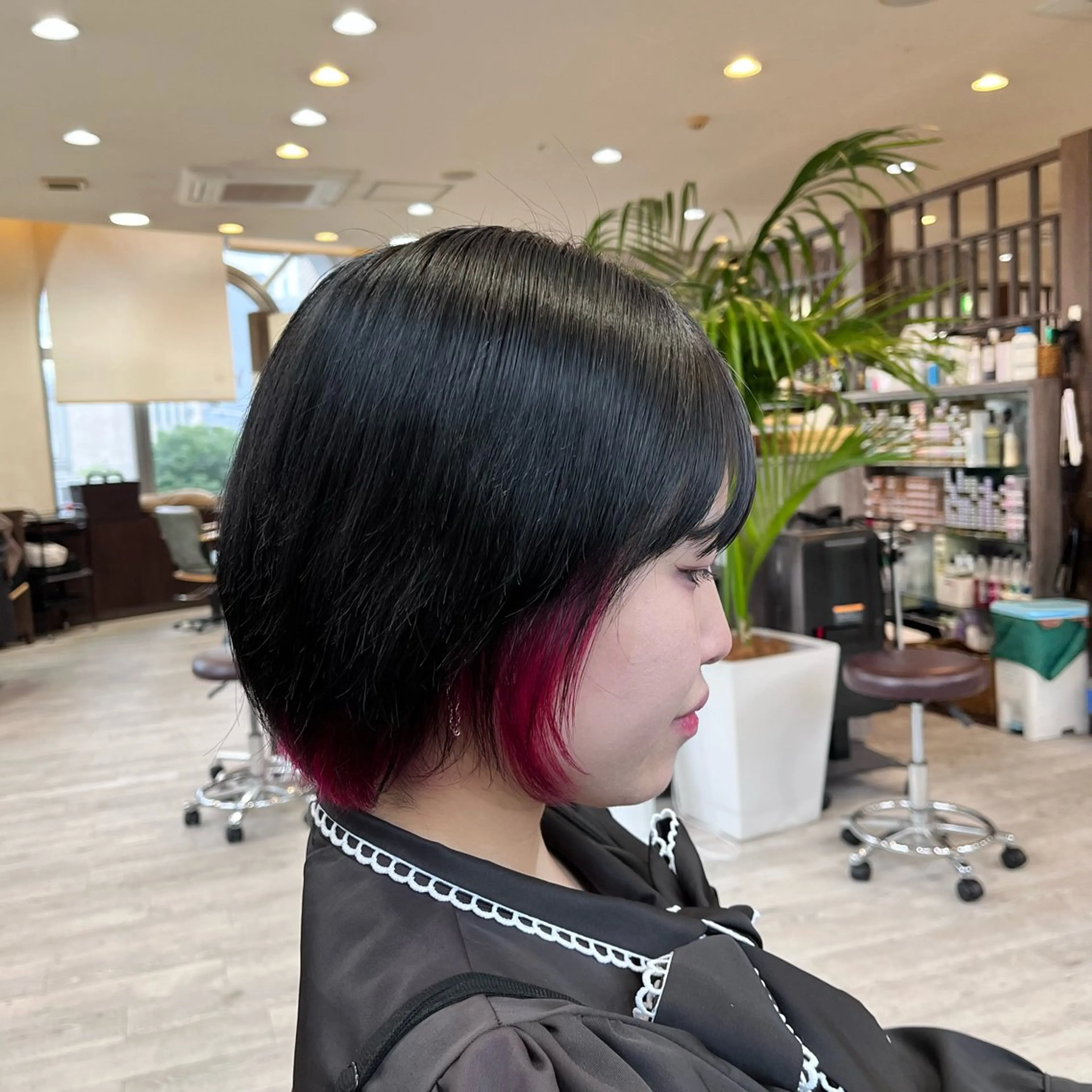 ショート ショートヘア 西 沙菜/トレンド カラー/透明感カラーのヘアスタイル