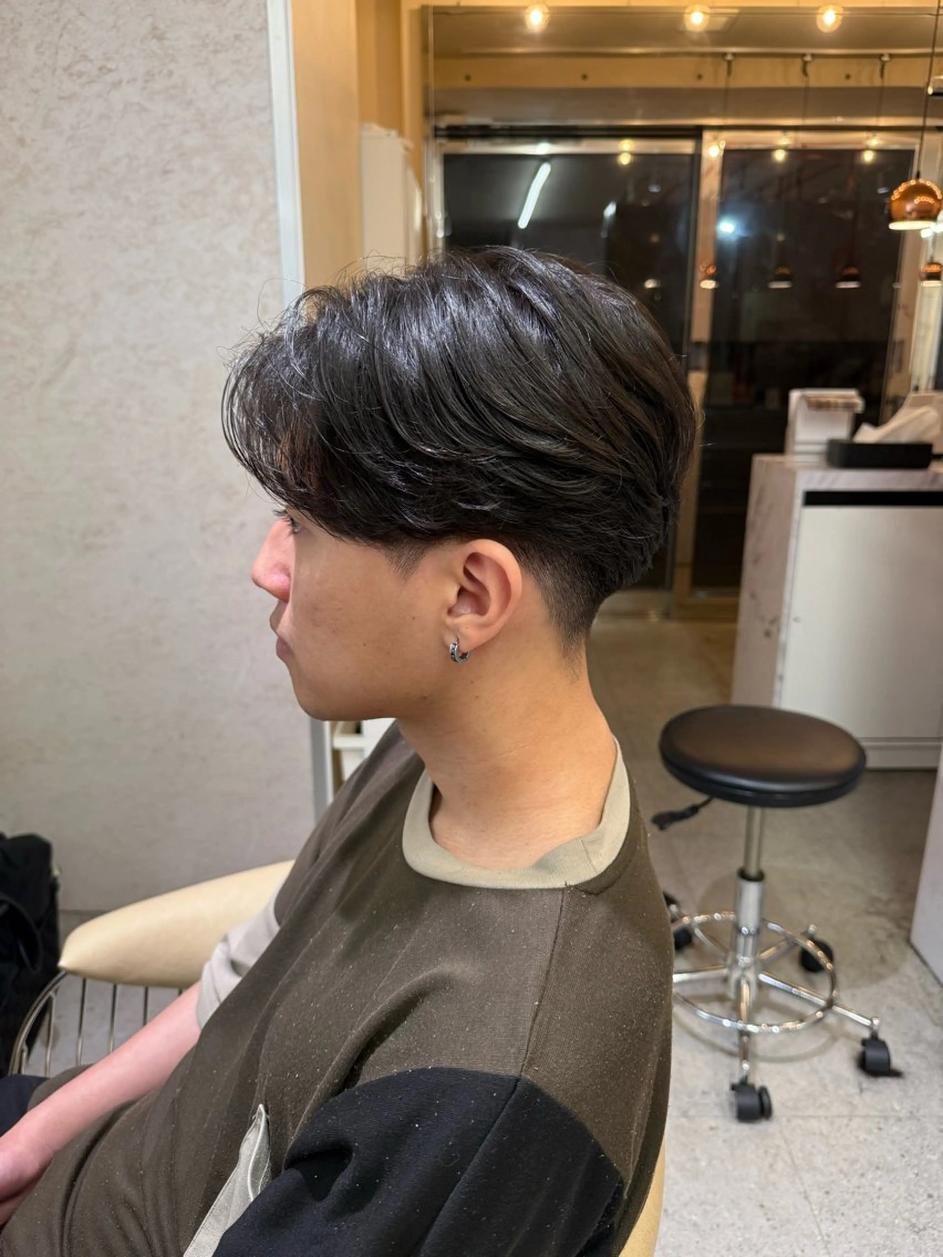 メンズ センターパート メンズパーマ 刈り上げ 佐藤 悠斗のヘアスタイル