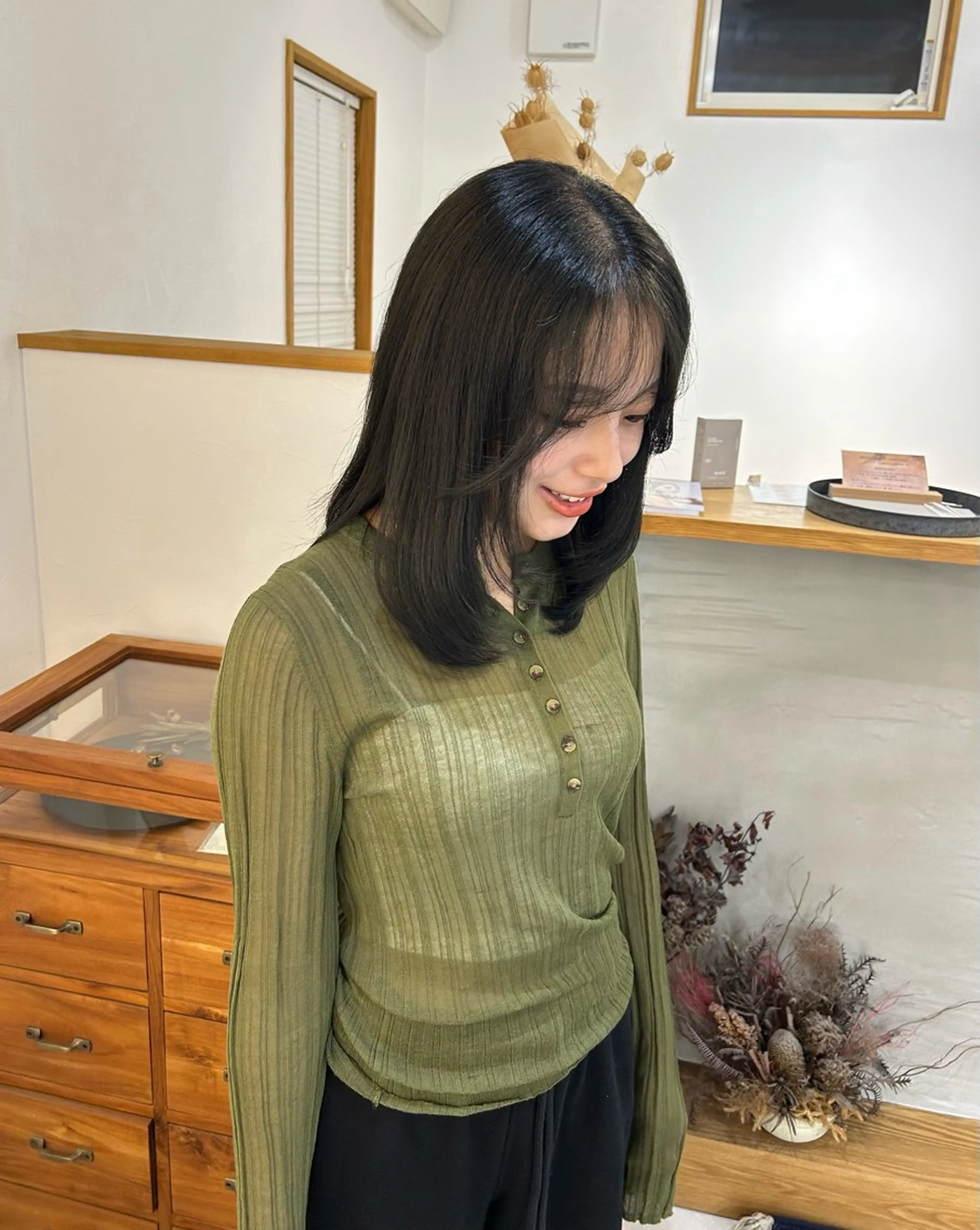 ミディアム カラー オリーブカラー ヘアカラー 野崎 唯華のヘアスタイル