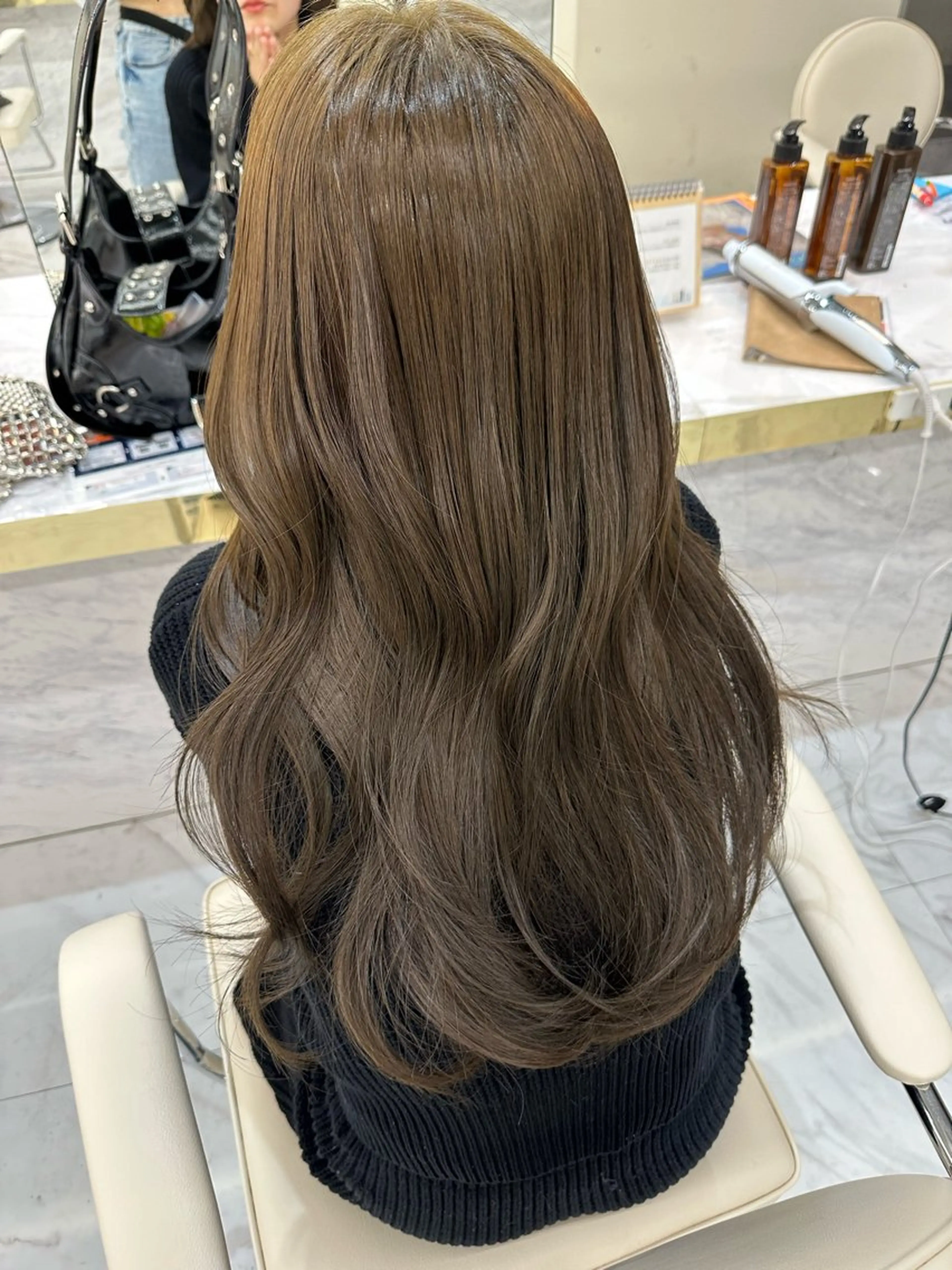 【髪の毛明るくしたいけどダメージしたくない方🌟】ブリーチ無し髪質改善💎wカラー🫒＋カット✂︎＋トリートメント‎🤍の写真