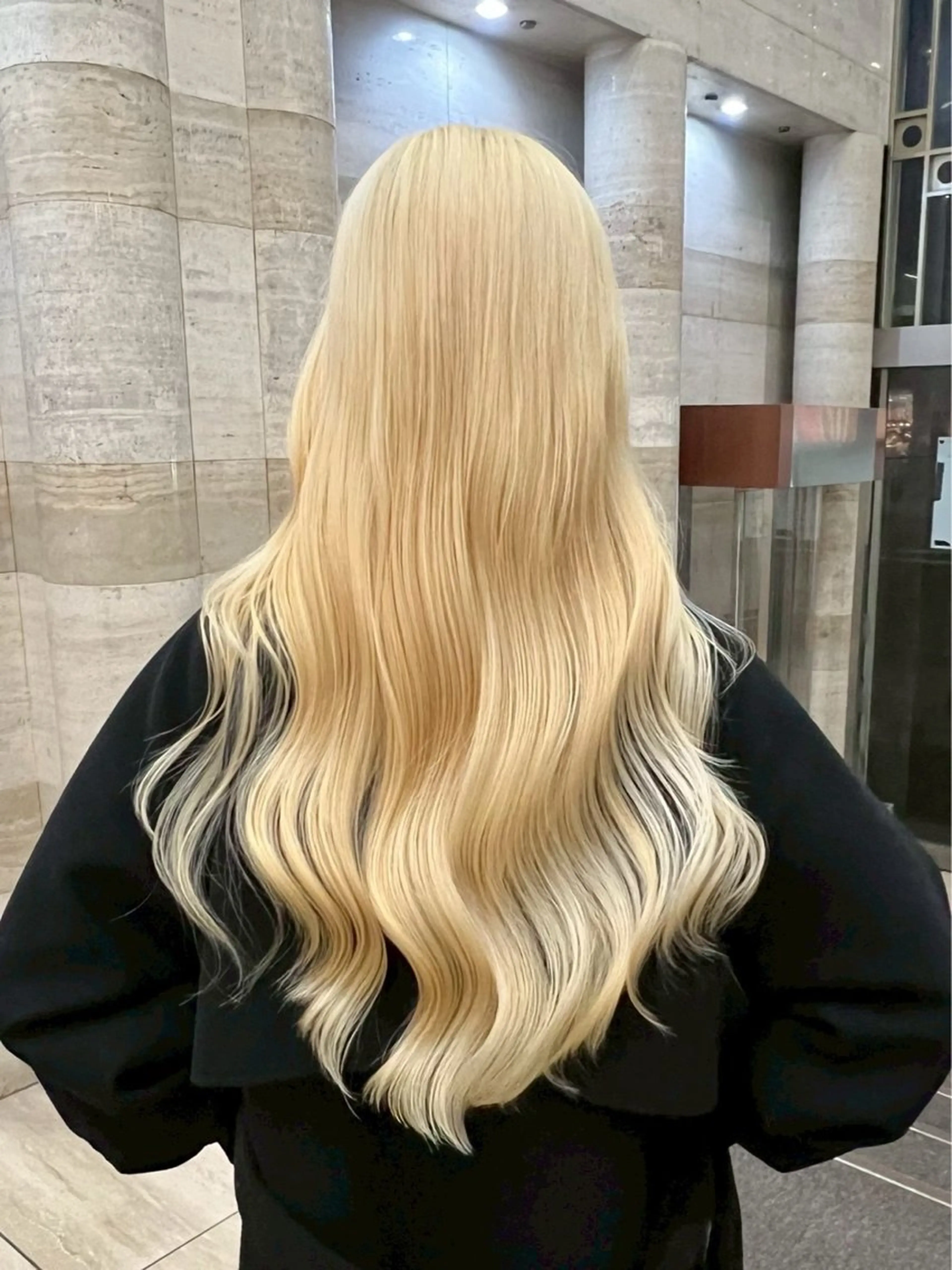 セミロング カラー ヘアカラー SEINA️️/烏丸 ブリーチ/ハイトーンのヘアスタイル