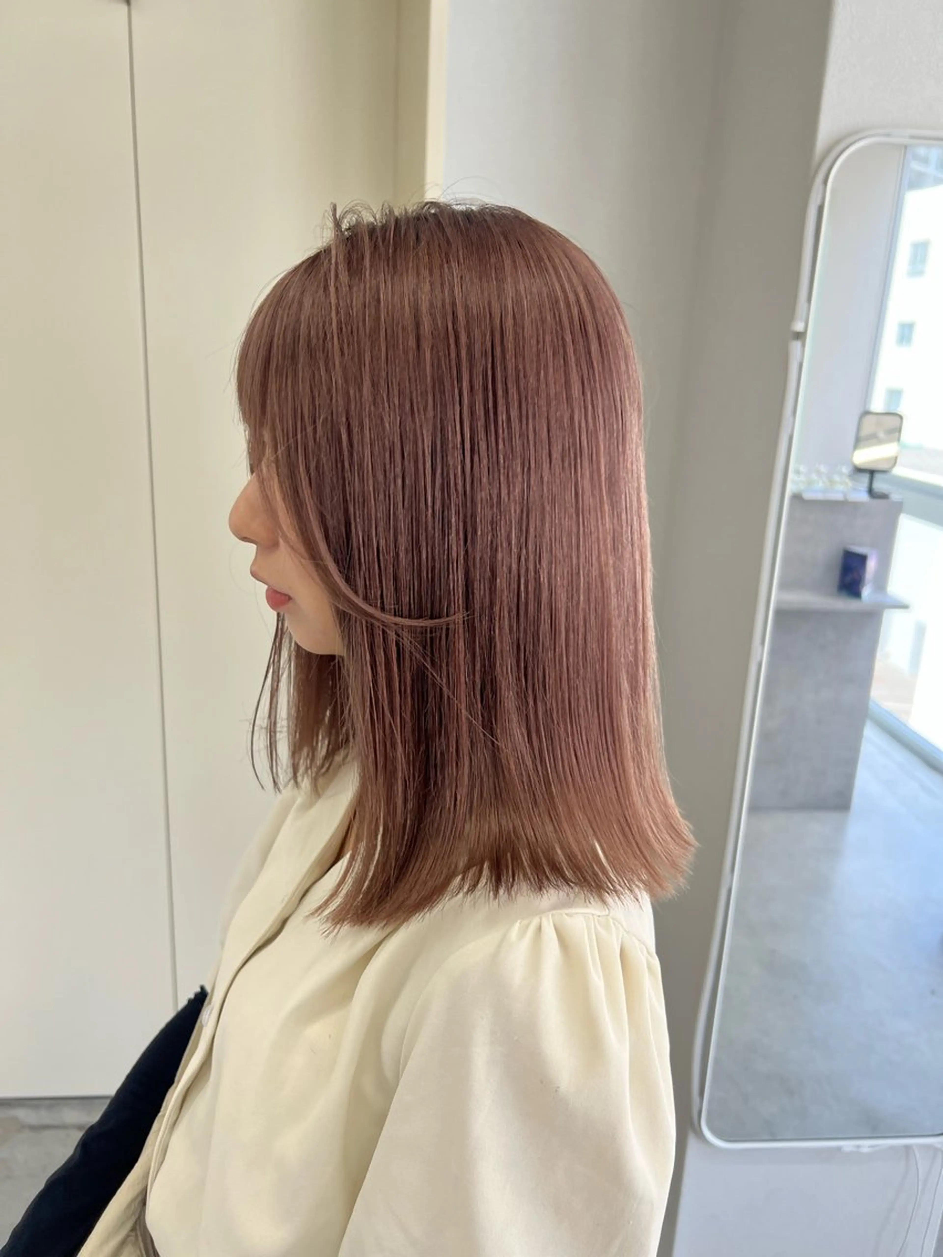ミディアム ヘアカラー maya レイヤーカットのヘアスタイル