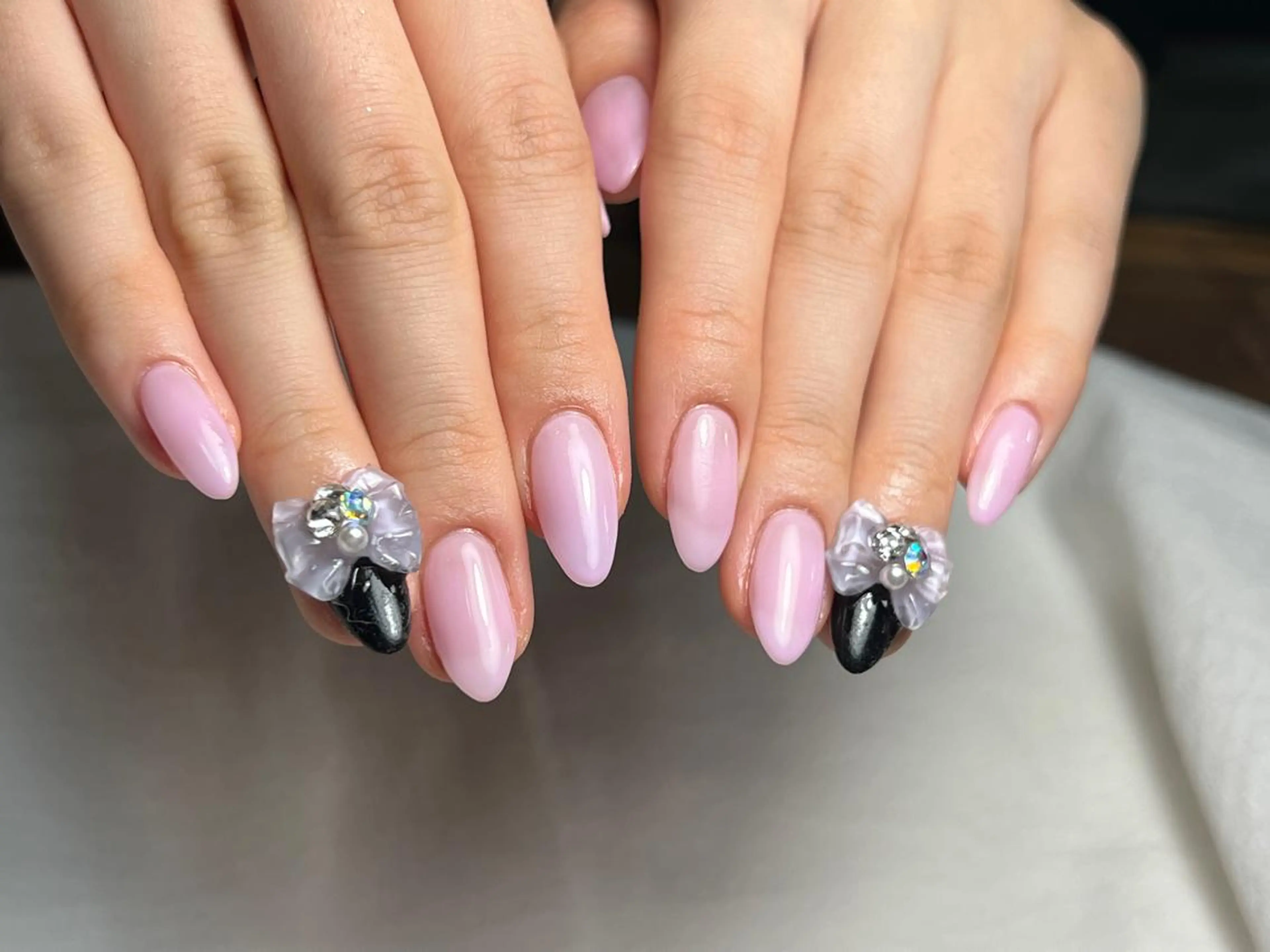 ネイル リボン lucky nail 歌舞伎町のネイルデザイン