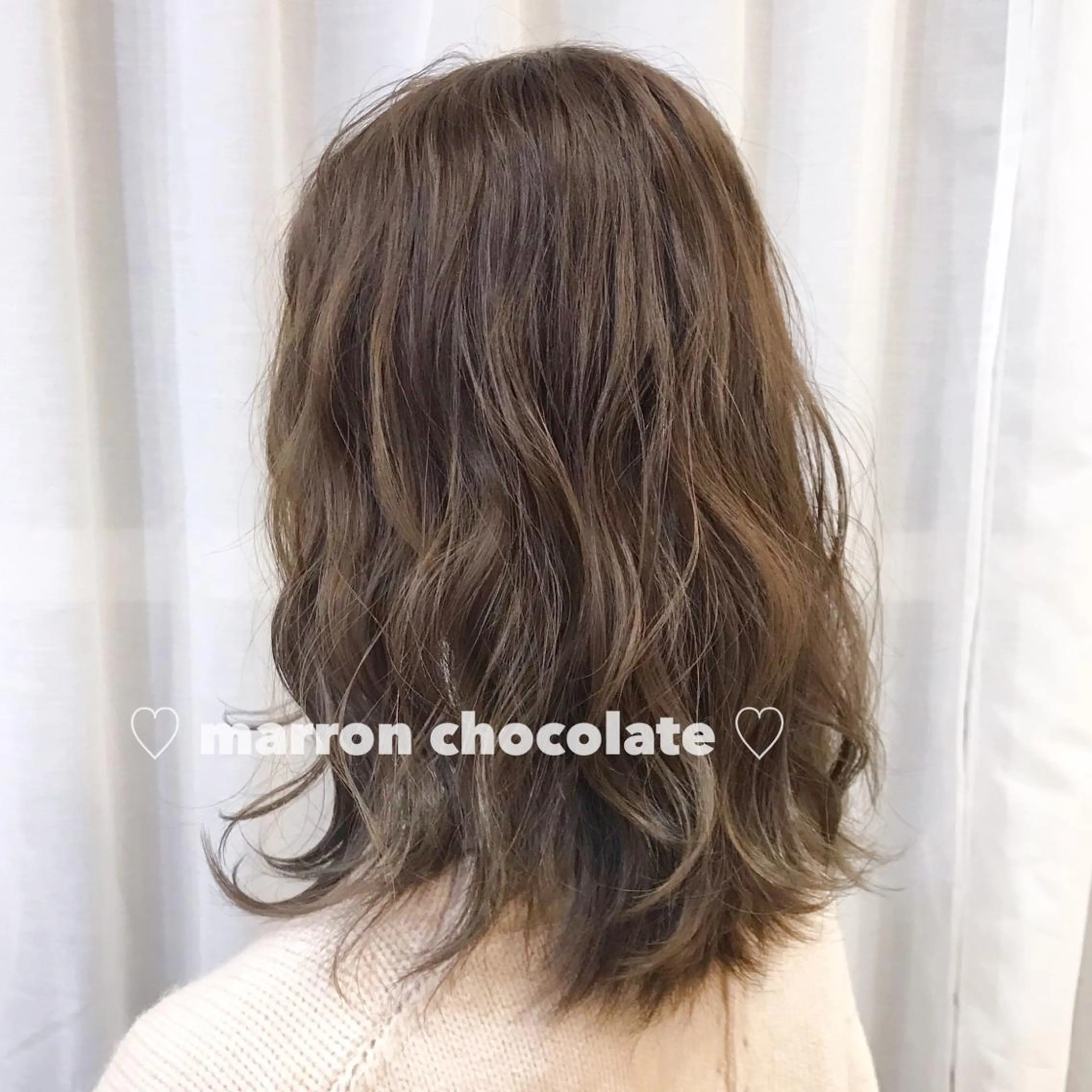 セミロング ブリーチなしカラー レイヤーカットのヘアスタイル