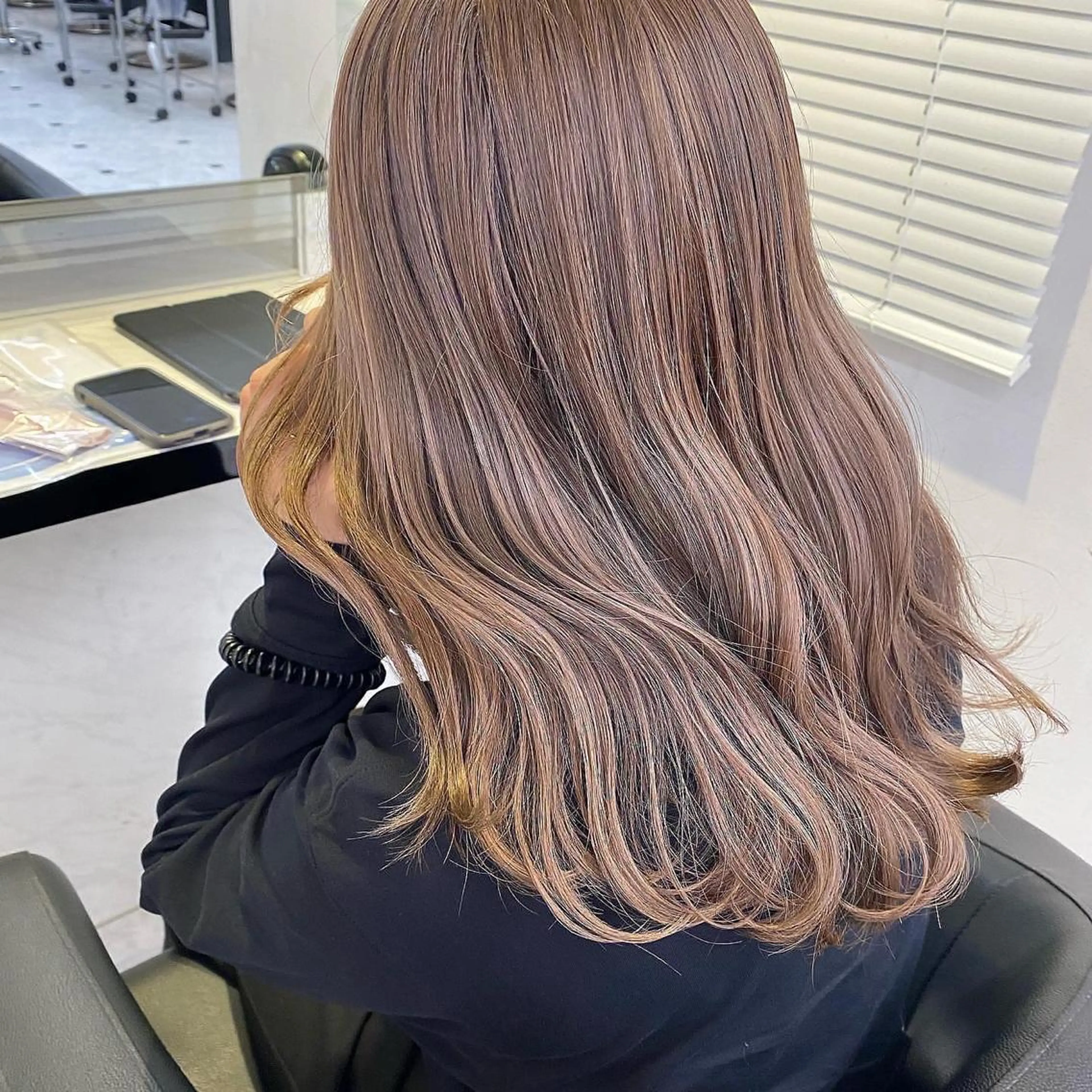 セミロング カラー ケアブリーチ 韓国レイヤーKYONのヘアスタイル