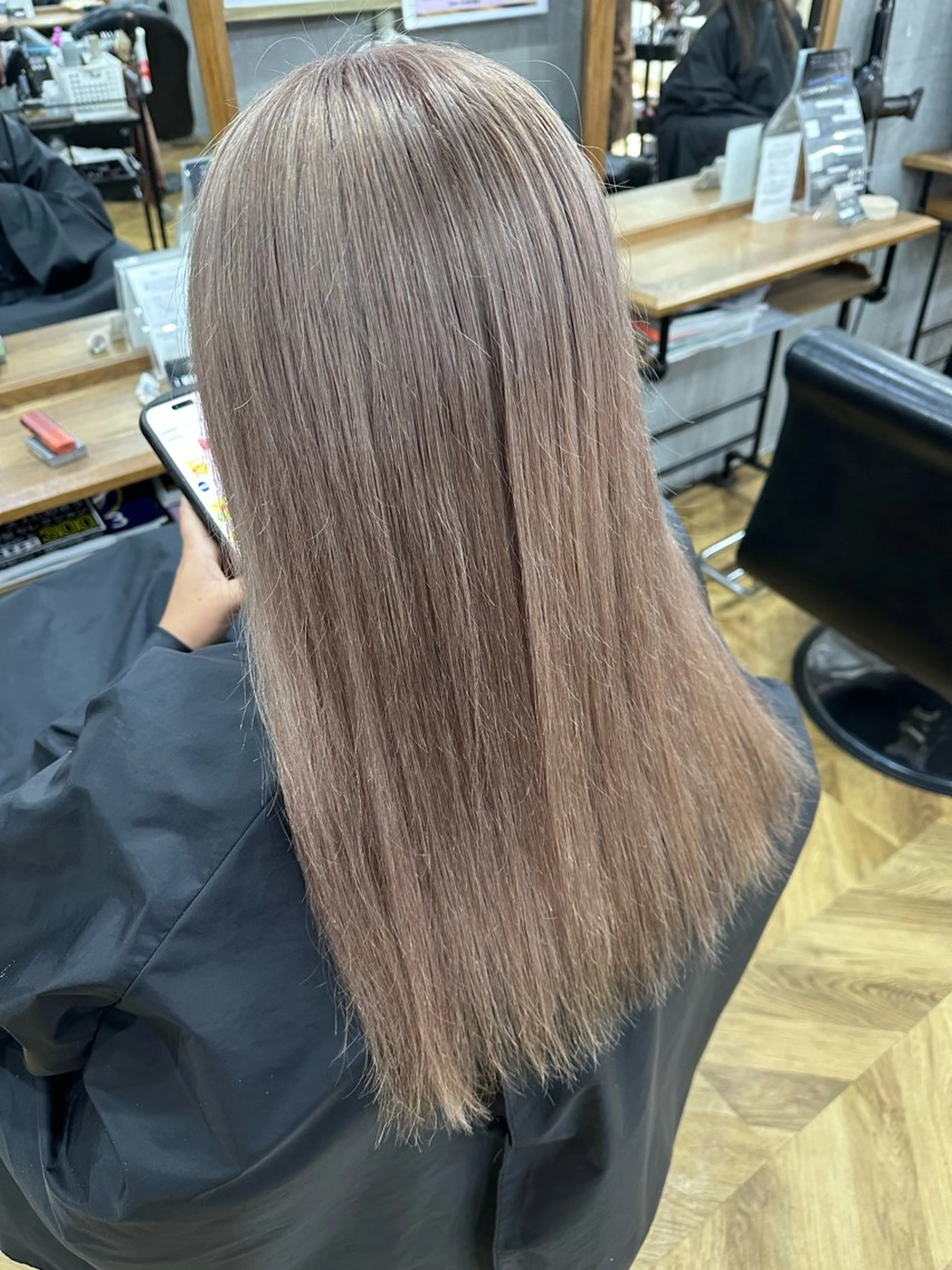 ロング カラー 徳永 綾華のヘアスタイル