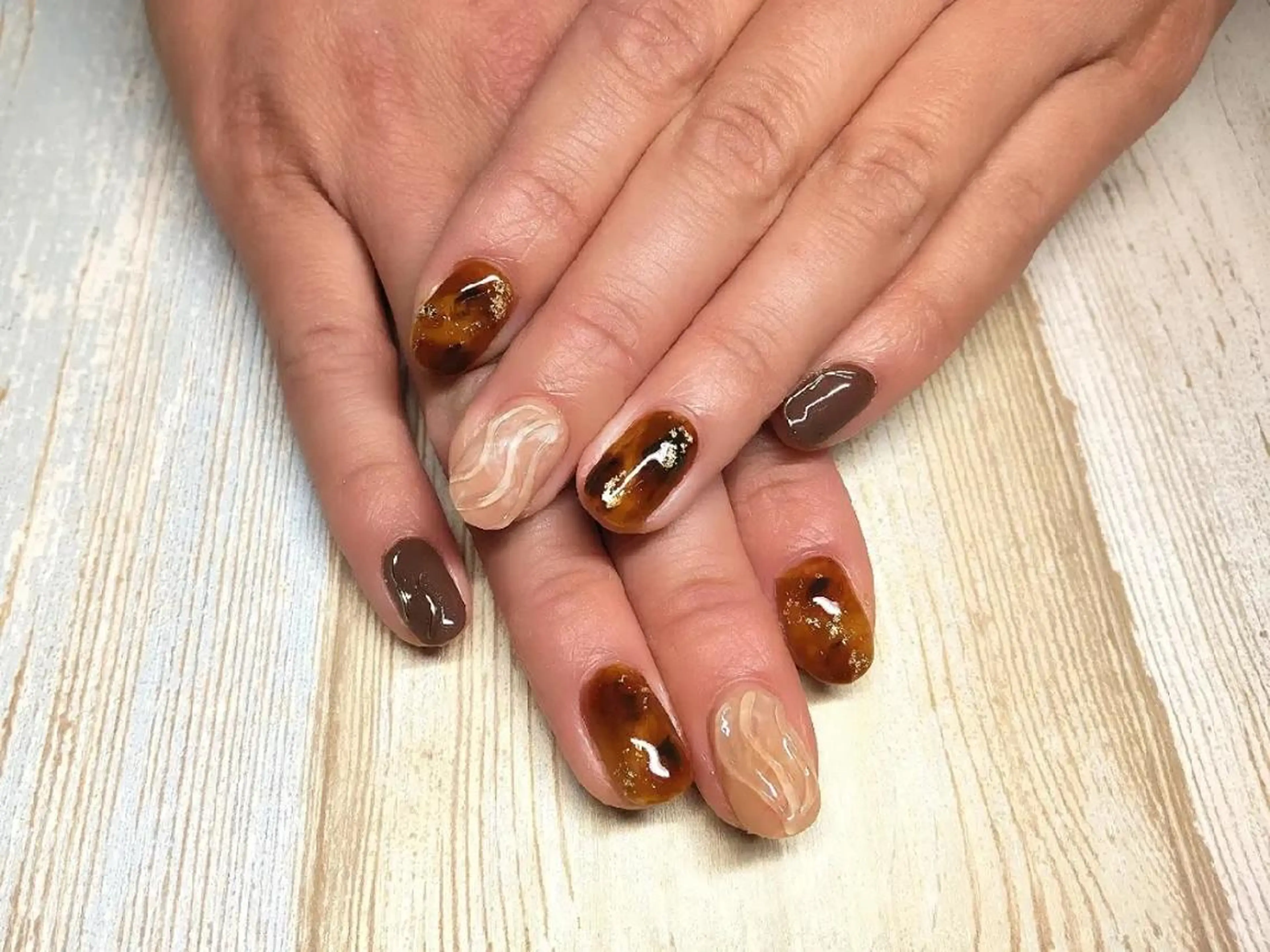 ミディアム ネイル べっ甲ネイル ジェルネイル ニュアンスネイル スカルプネイル ハンドネイル T&A nailのネイルデザイン
