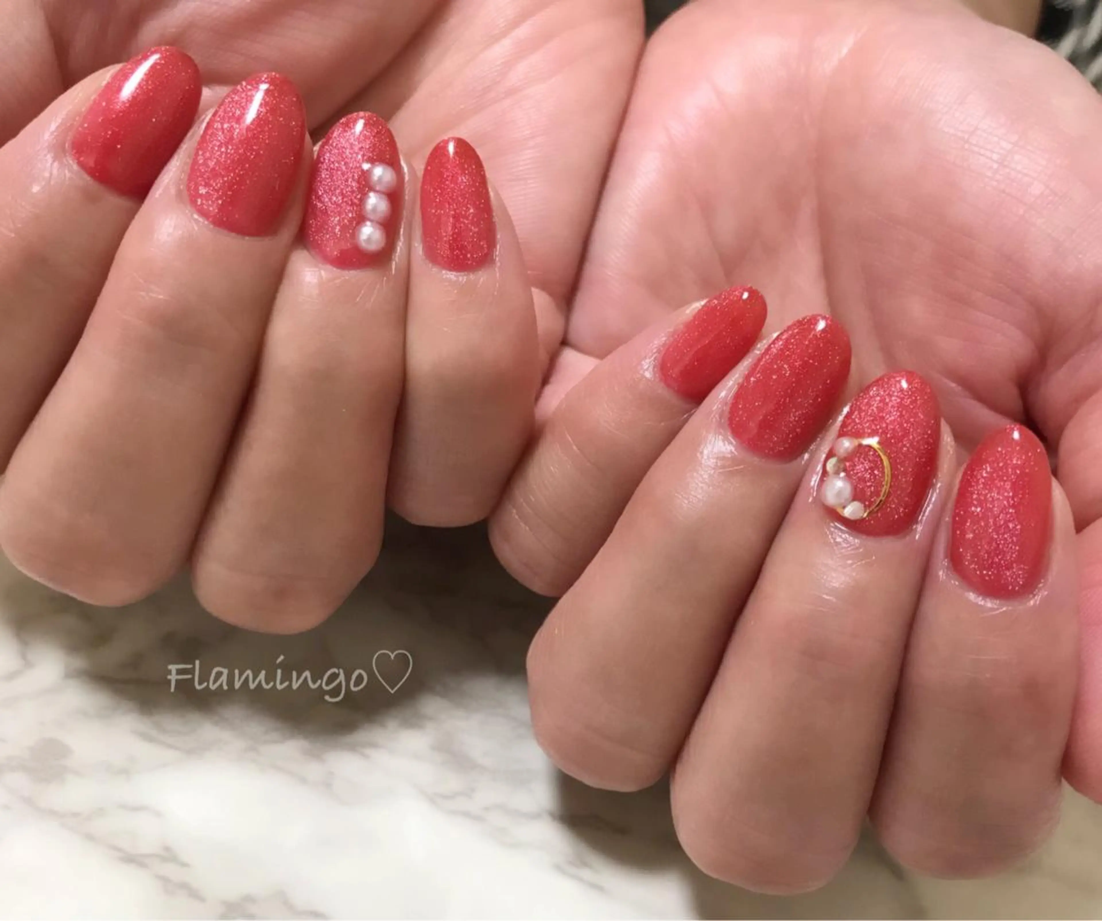 ネイル ジェルネイル キラキラネイル マグネットネイル 赤色 シンプル／上品／爪育 ☺︎Flamingoのネイルデザイン